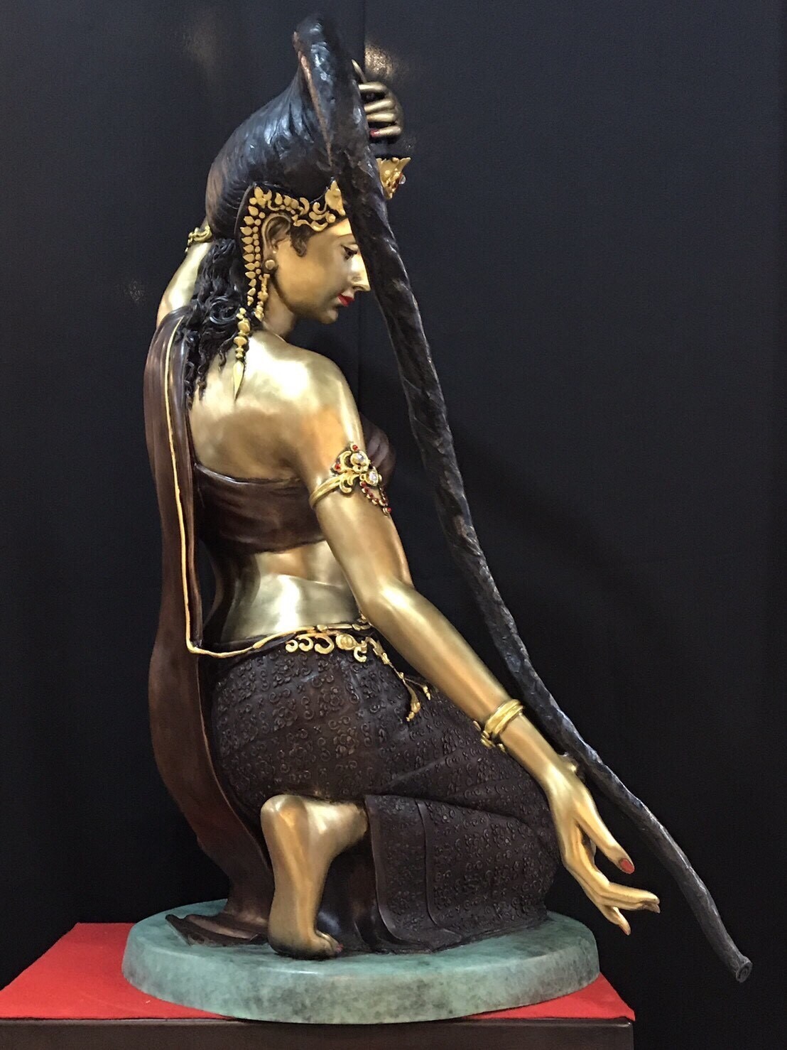 พระแม่ธรณีบีบมวยผม หน้าตัก 30 นิ้ว