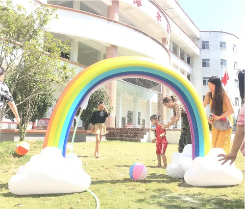 เป่าลมสายรุ้ง พ่นน้ำ Inflatable Rainbow Cloud Water Spray Toy
