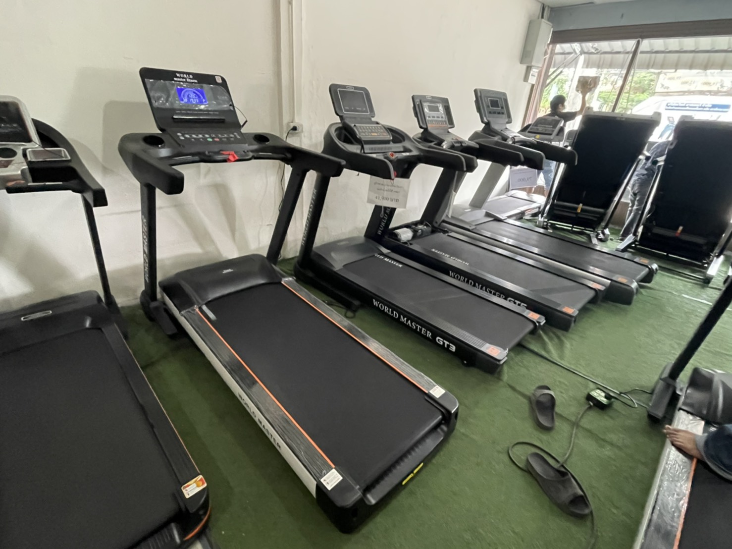 ลู่วิ่งไฟฟ้าcommercial รุ่AT10 World Master มอเตAC5.0แรงม้า เล่นเกมส์APP ZWIFTได้