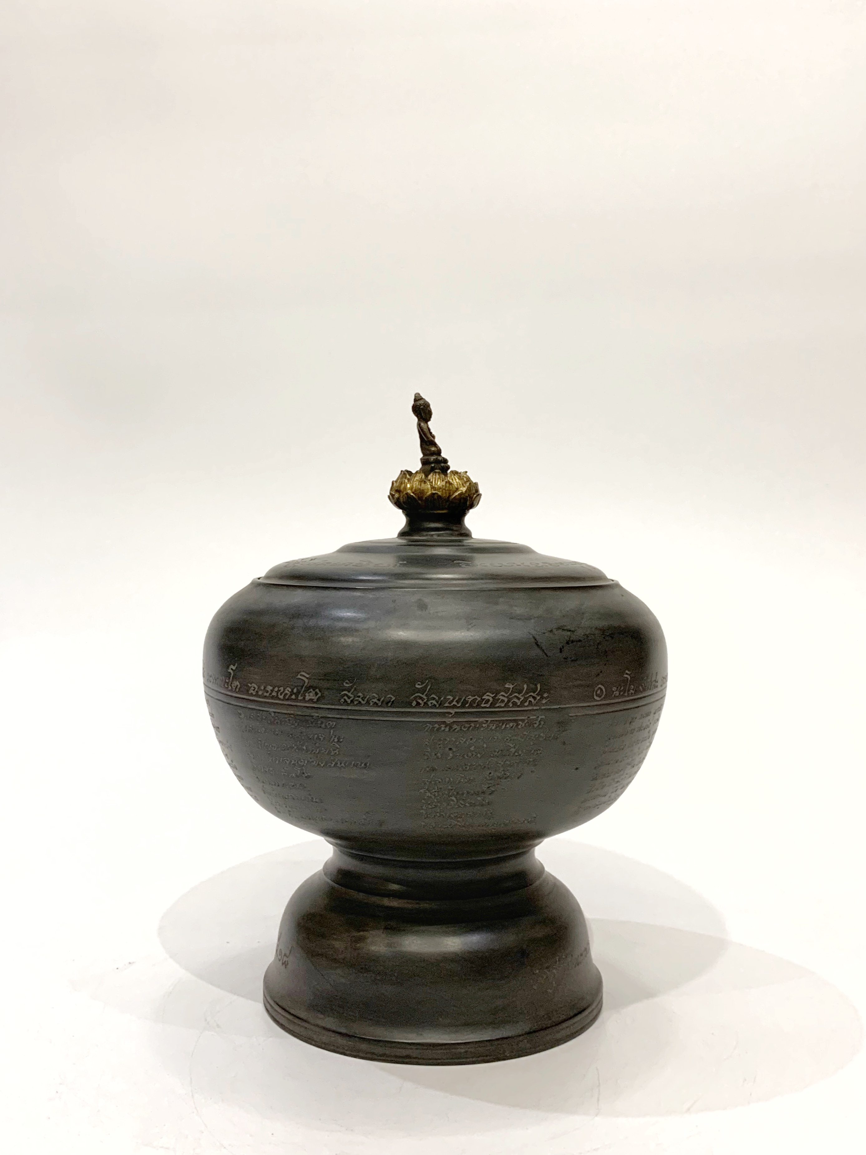 บาตรน้ำมนต์