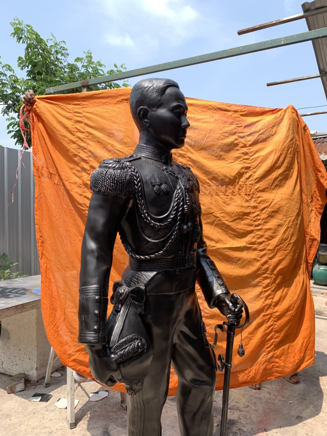 เสด็จเตี่ยกรมหลวงชุมพร สูง 180 cm