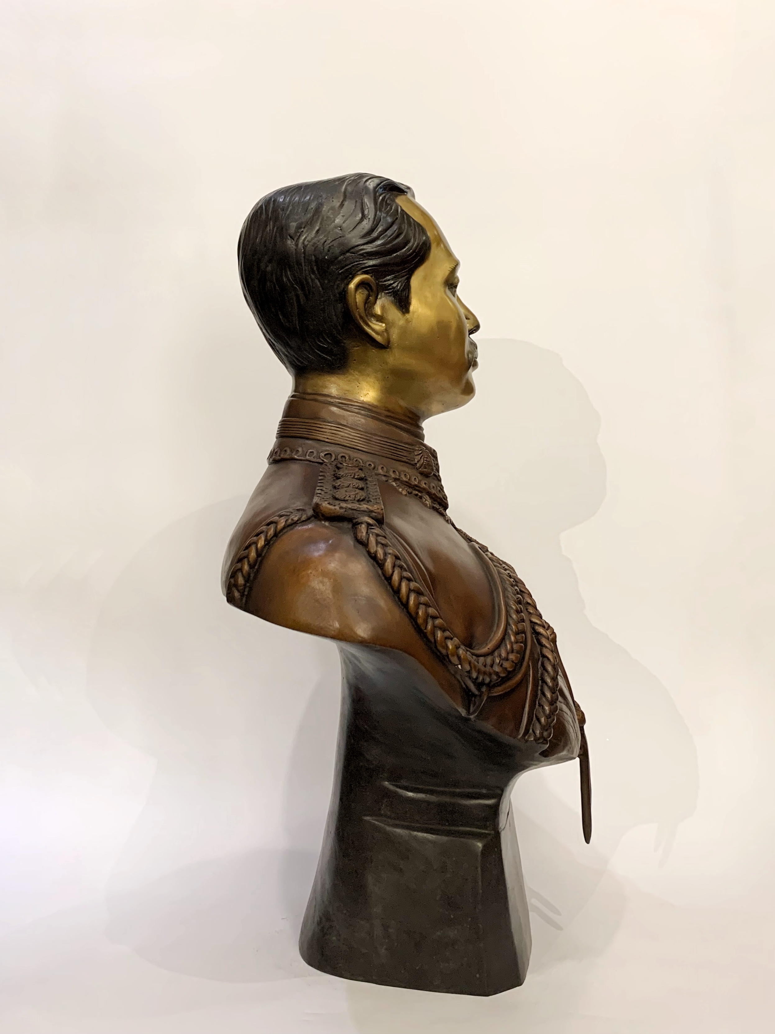 รัชกาลที่ 5 ครึ่งพระองค์ (ขนาดเท่าจริง)