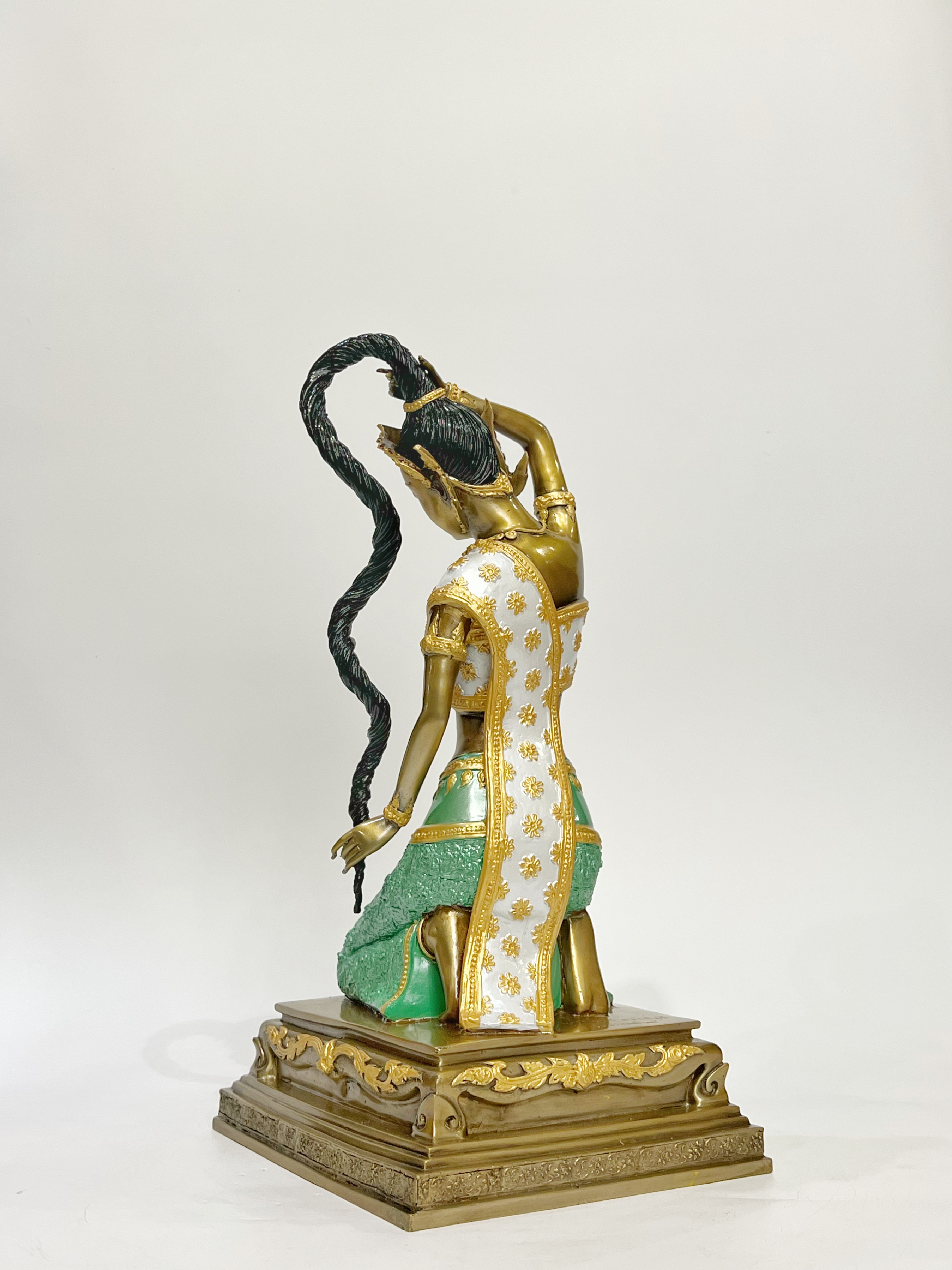 พระแม่ธรณีบีบมวยผม หน้าตัก 9 นิ้ว