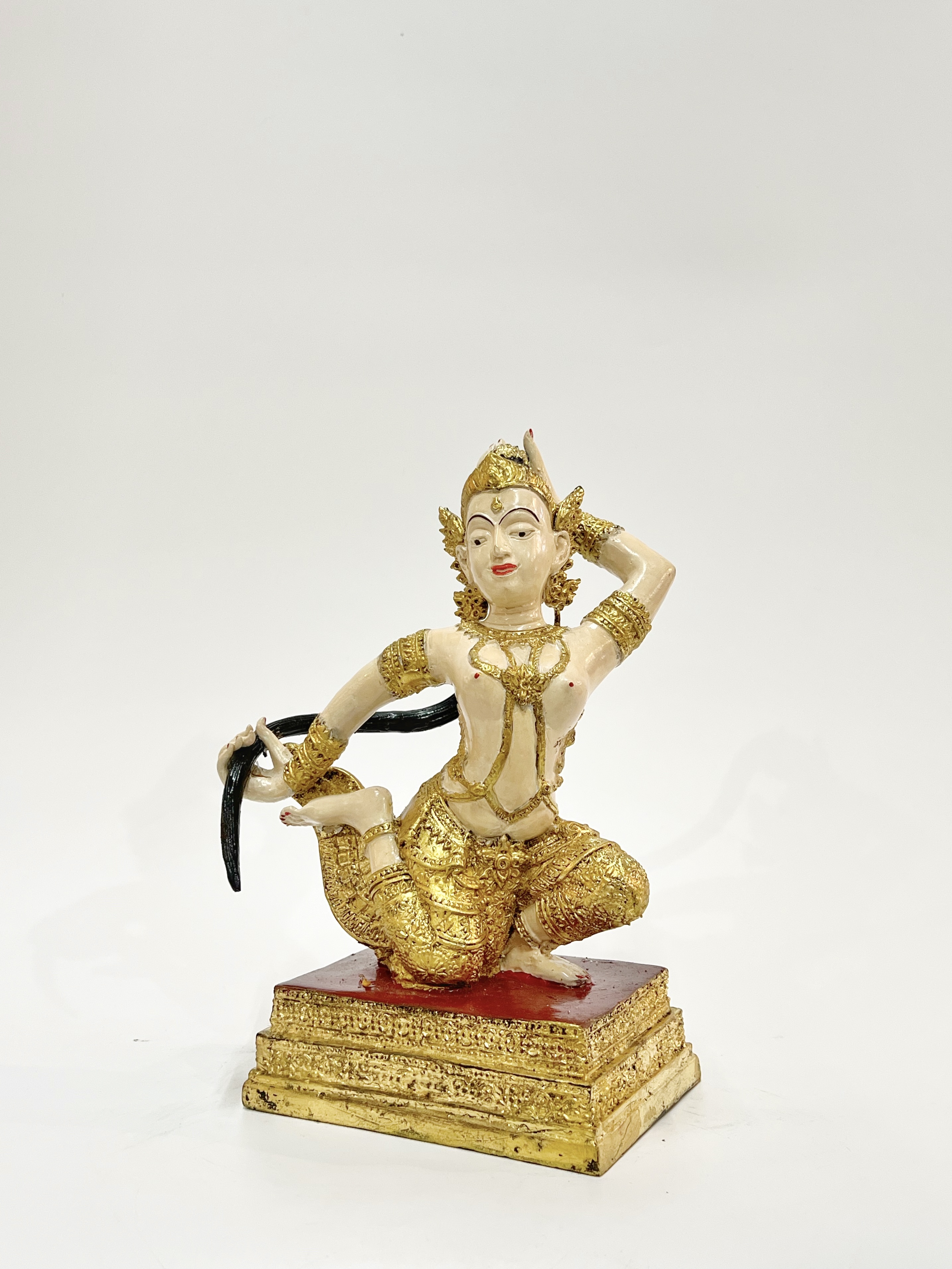 พระแม่ธรณีบีบมวยผม สูง 9 นิ้ว หมายเลข 9