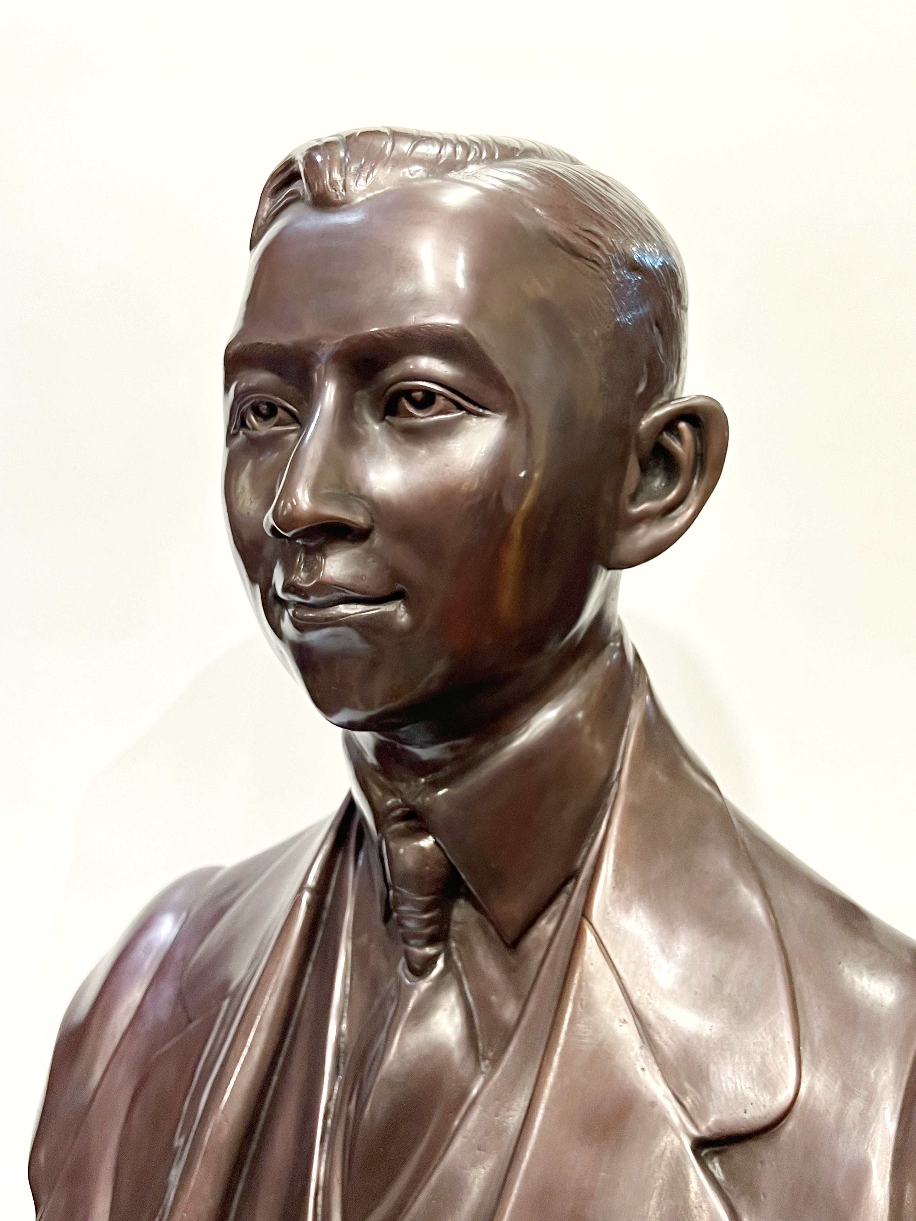 พระบิดา : สมเด็จพระมหิตลาธิเบศรฯ ครึ่งพระองค์