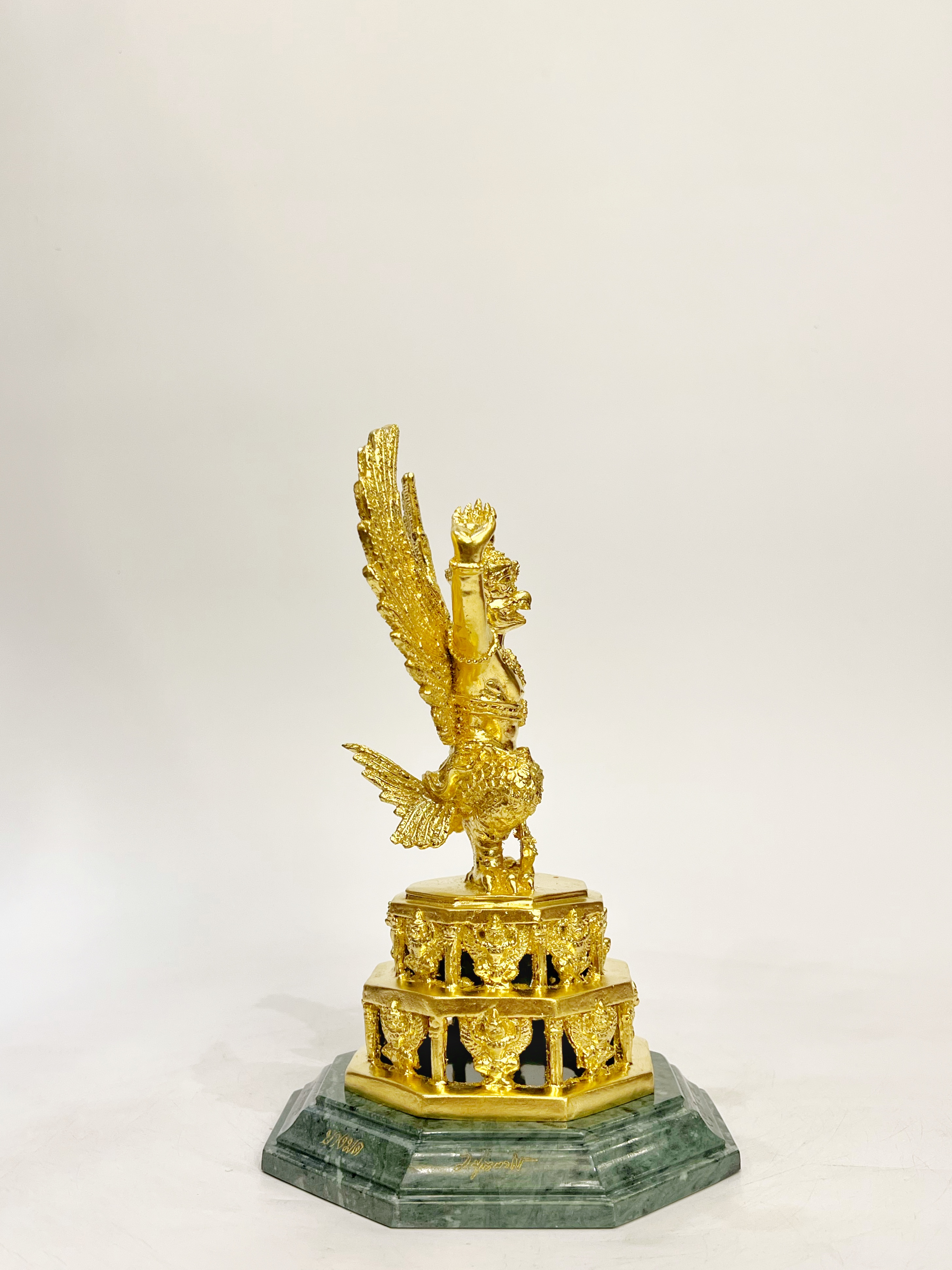 พญาครุฑ รุ่น เจริญพร (องค์บูชา พิมพ์เล็ก)