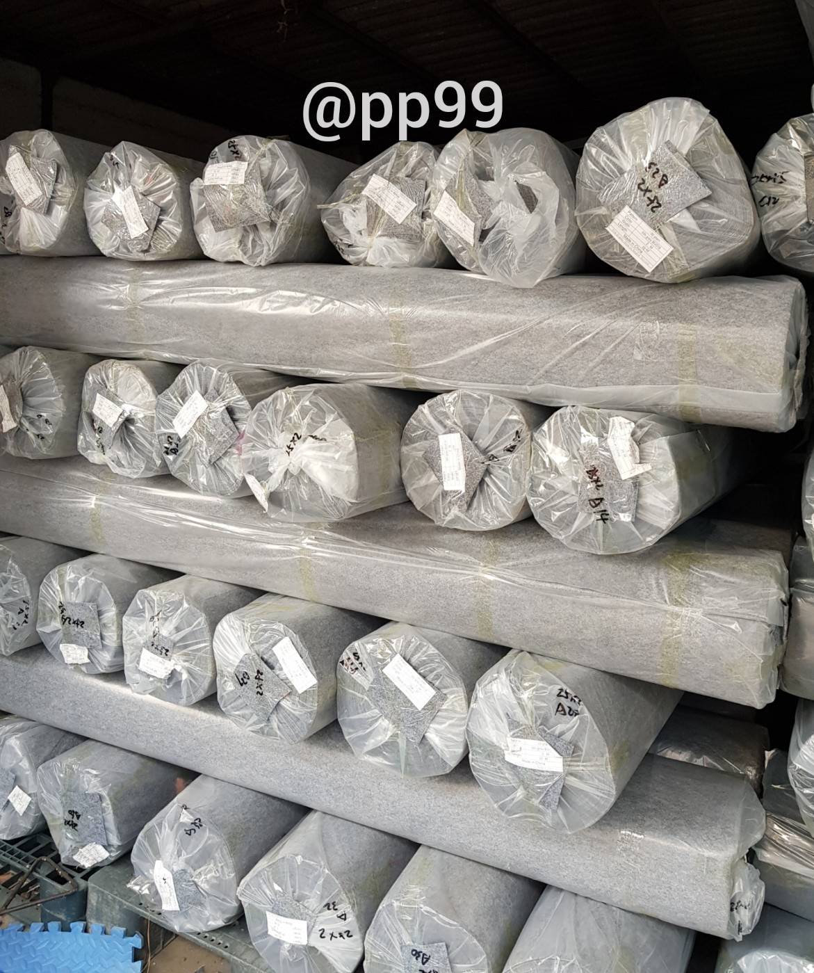 พรมอัดเรียบ สีเทาขาว เป็นพรมปูพื้น กว้าง1.5m. ราคาพรม แบ่งขาย 199 บาท