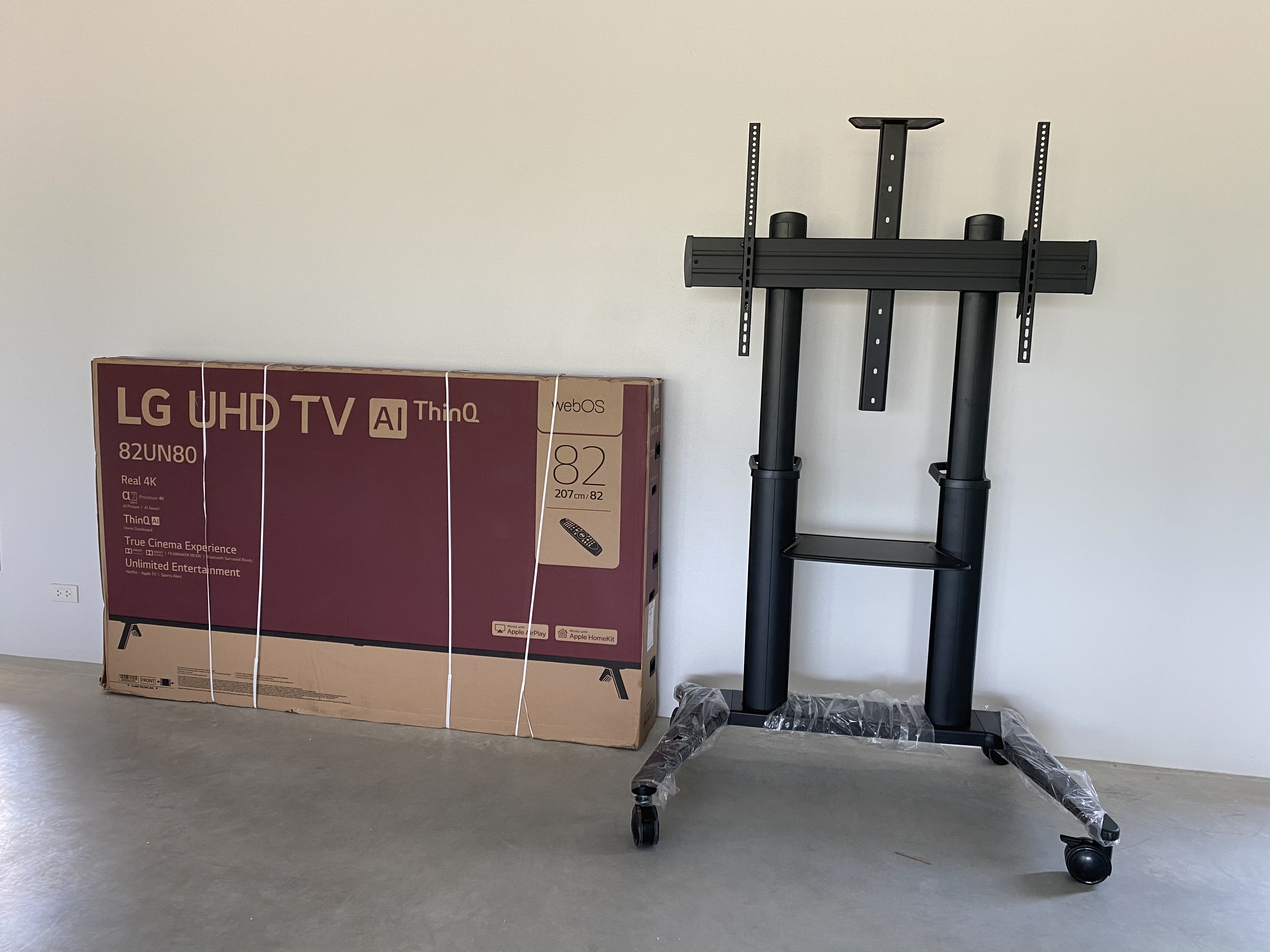 JMTVSTAND MT-F9300 ขาตั้งพื้นทีวีมีล้อเลื่อนTV Stand วัสดุ Aluminium อลูมิเนียม{สีดำ} แข็งแรง สวยหรู ทรงทันสมัย รองรับทีวี 70"-120"นิ้ว{รับประกัน 3 ปี }0964746498