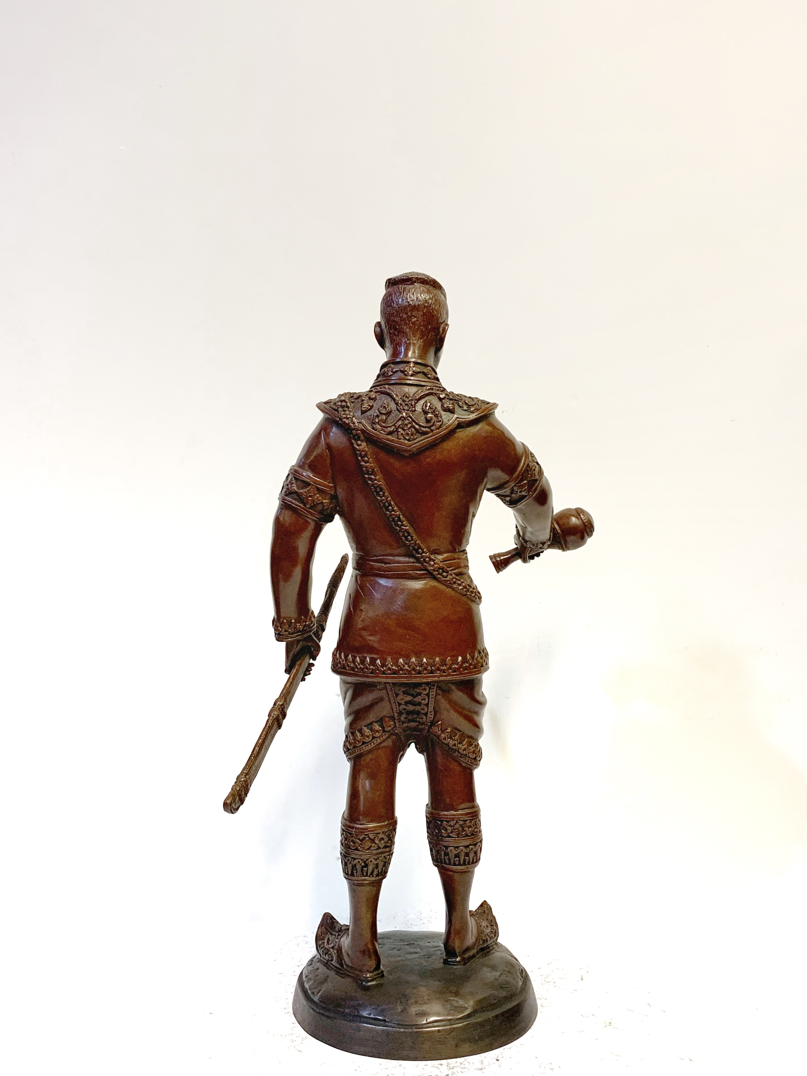 สมเด็จพระนเรศวรมหาราช ยืนหลั่งทักษิโณทก หน้าตัก 9 นิ้ว