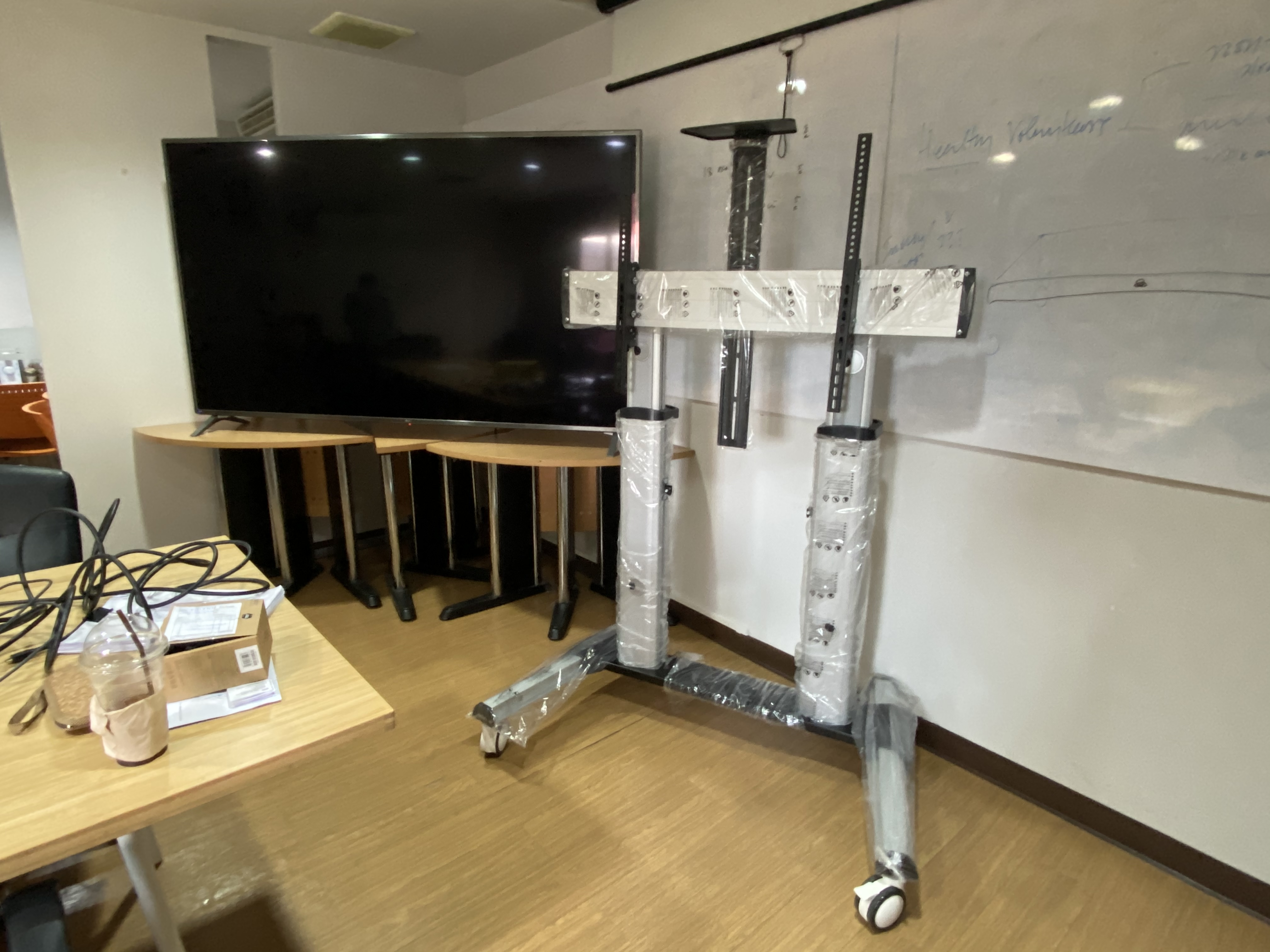 JMTVSTAND MT-F8200 ขาตั้งพื้นทีวีมีล้อเลื่อน(TV Stand) วัสดุ Aluminium อลูมิเนียม แบบล้อเลื่อนปรับสูง/ต่ำได้ 55"-98" นิ้ว{รับประกันสินค้า 3 ปี}0964746498