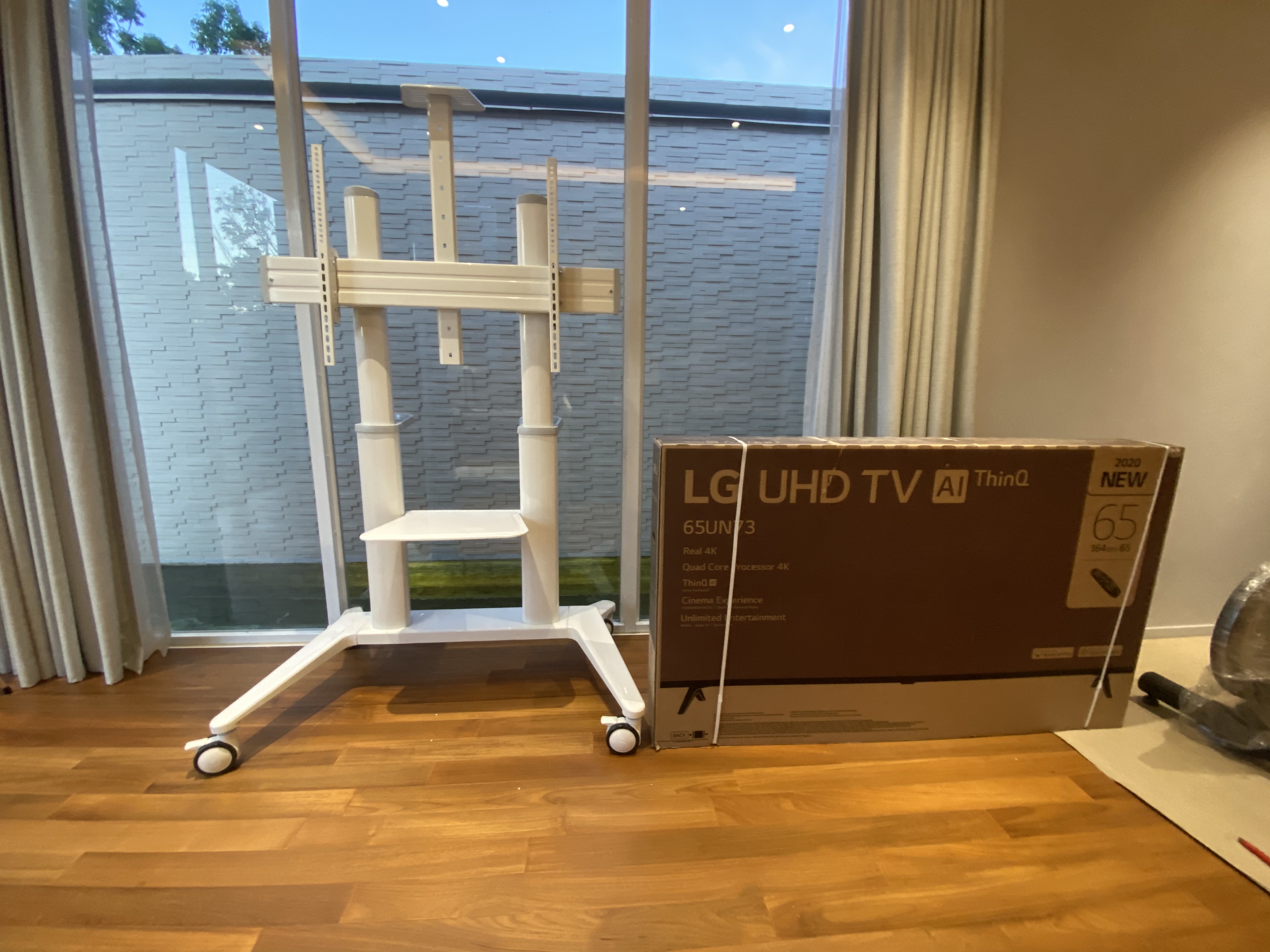 JMTVSTAND MT-F9400 ขาตั้งพื้นทีวีมีล้อเลื่อนTV Stand วัสดุ Aluminium อลูมิเนียม{สีขาว} แข็งแรง สวยหรู ทรงทันสมัย รองรับทีวี 70"-120"นิ้ว{รับประกัน 3 ปี}0964746498