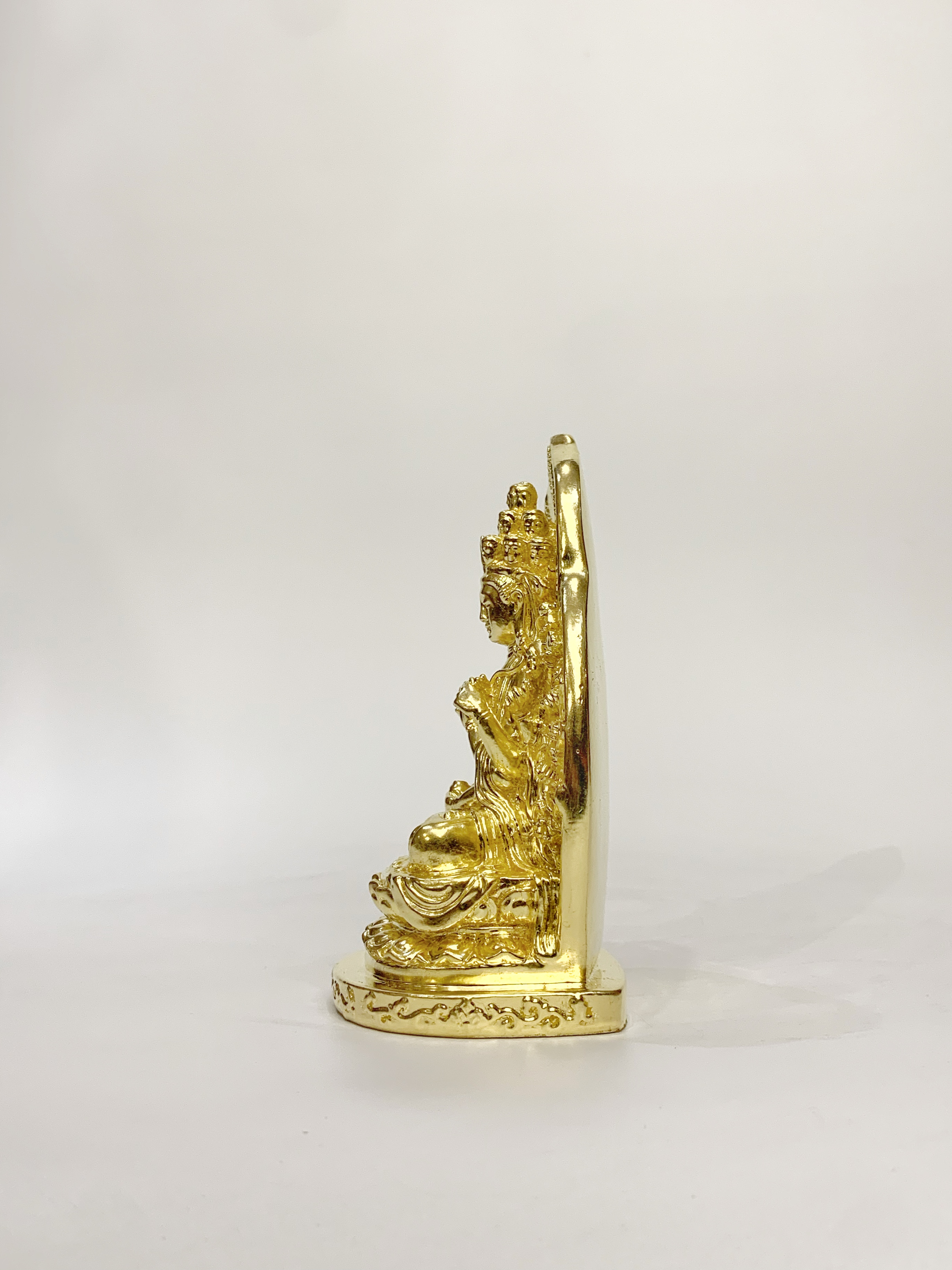 พระโพธิสัตว์กวนอิม เจ้าแม่กวนอิม ปางพันมือ (นั่ง)