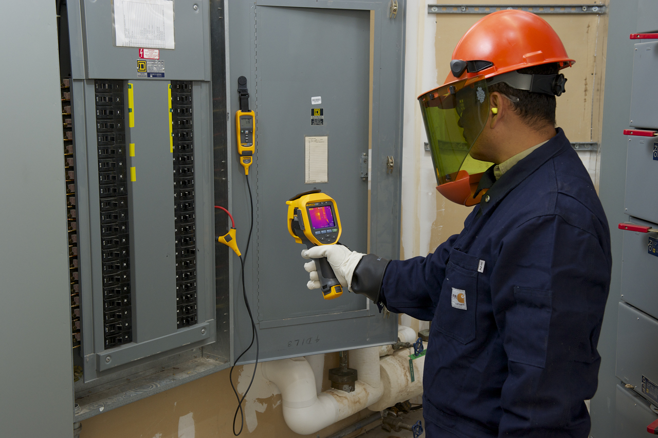 FLUKE Ti480 PRO กล้องถ่ายภาพความร้อน 640x480 pixels ย่านวัดอุณหภูมิ -10 ถึง +1000 องศาเซลเซียส