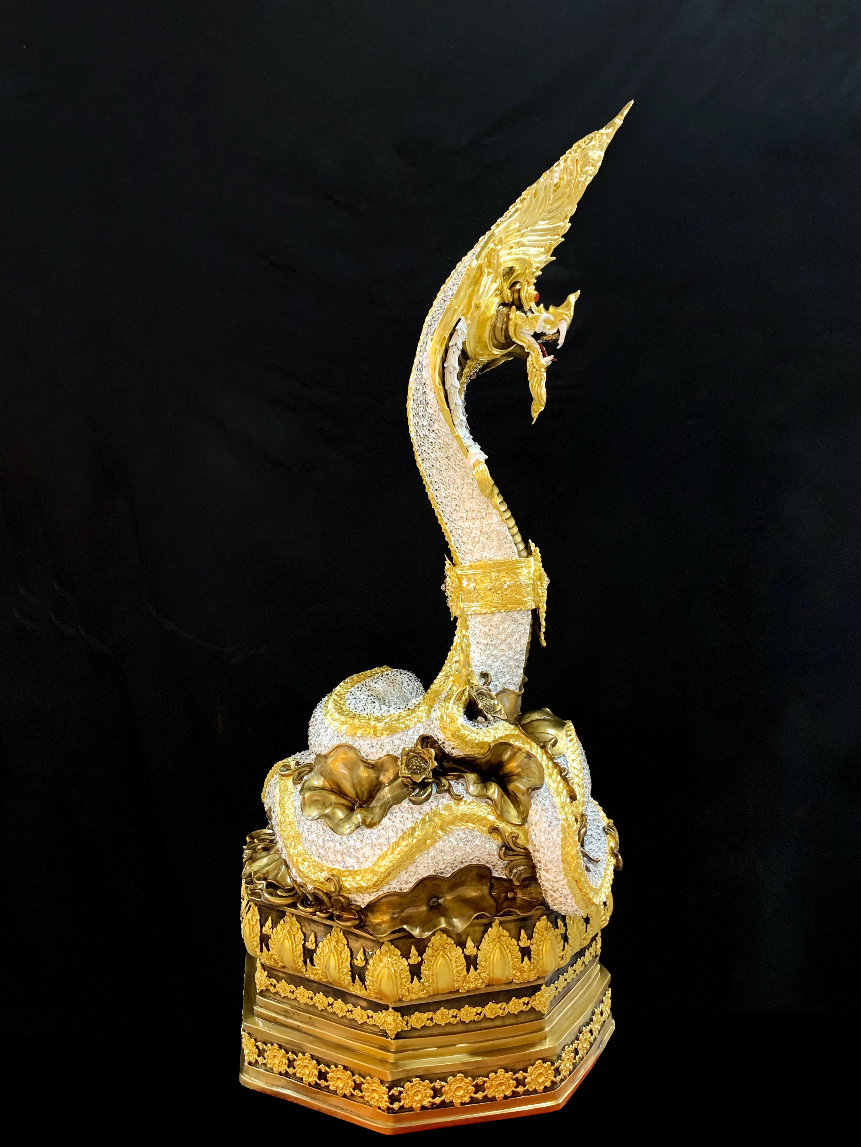 พญานาค สูง 149 cm.