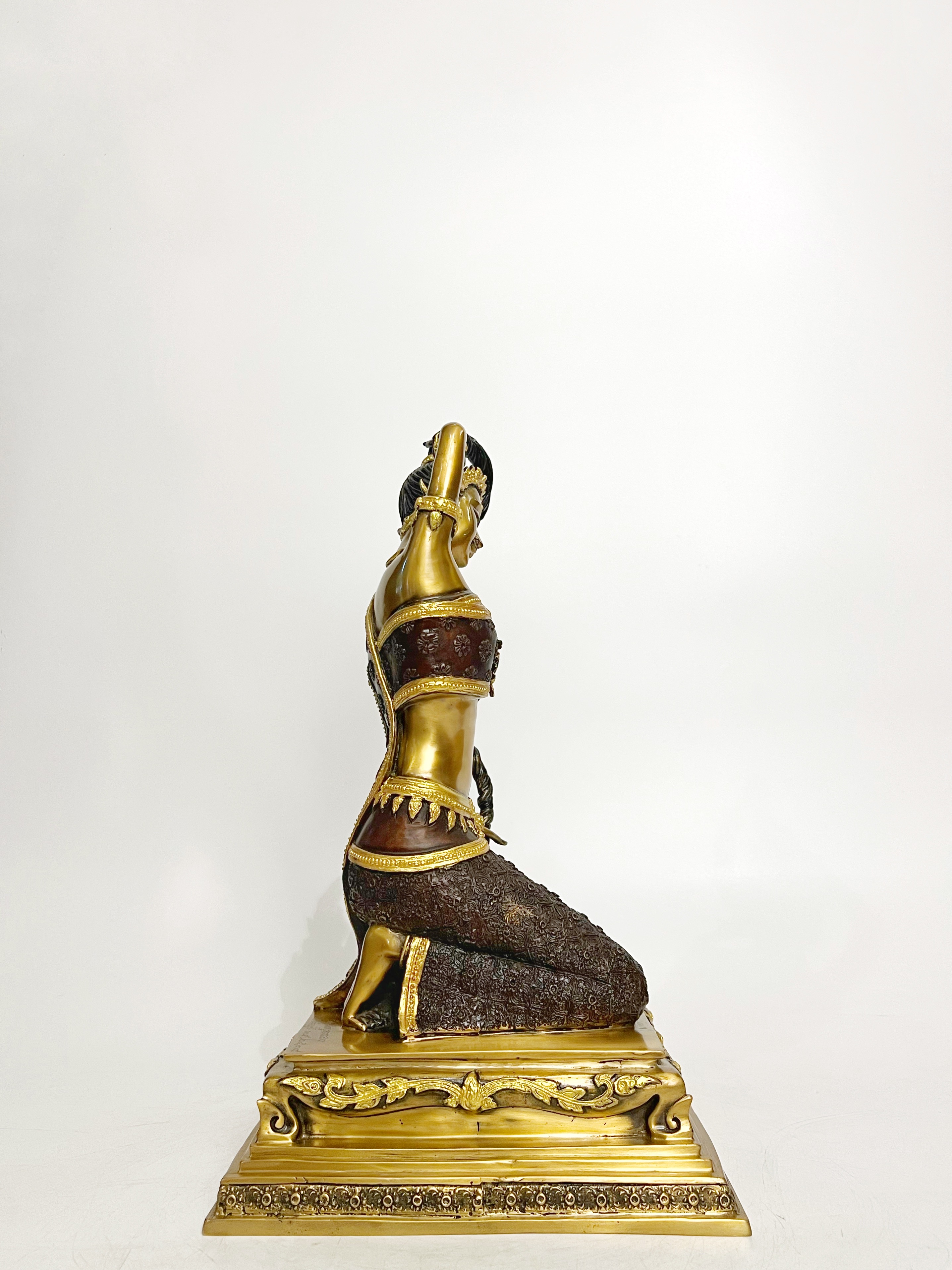 พระแม่ธรณีบีบมวยผม หน้าตัก 9 นิ้ว