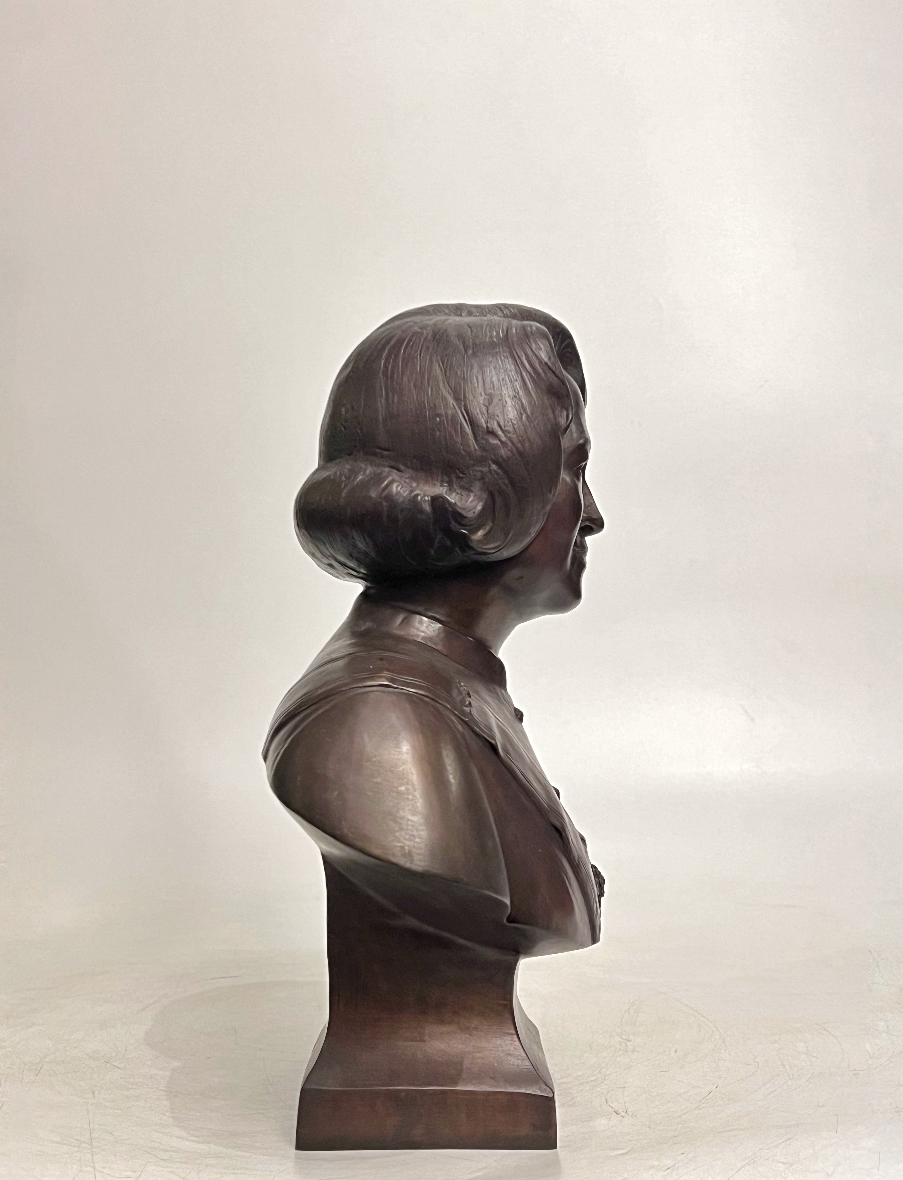 สมเด็จพระเจ้าพี่นางเธอ เจ้าฟ้ากัลยาณิวัฒนาฯ ครึ่งพระองค์