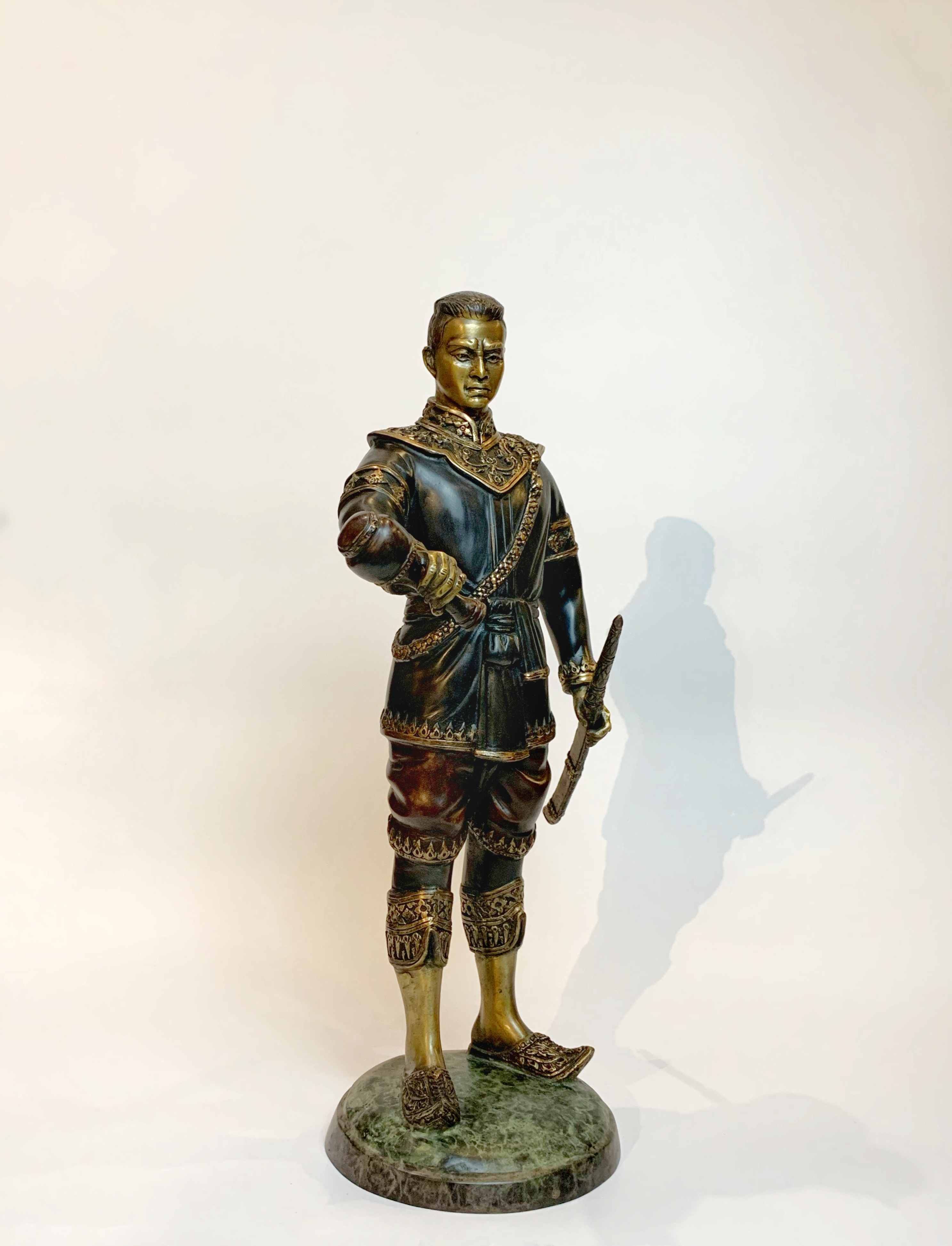 สมเด็จพระนเรศวรมหาราช ยืนหลั่งทักษิโณทก หน้าตัก 9 นิ้ว