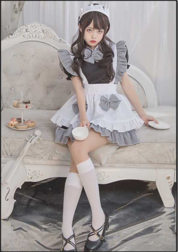 ชุดmaid ชุดสาวเสิร์ฟ ขาวดำ แต่งโบว์ลายสก๊อตขาวดำเล็กๆ