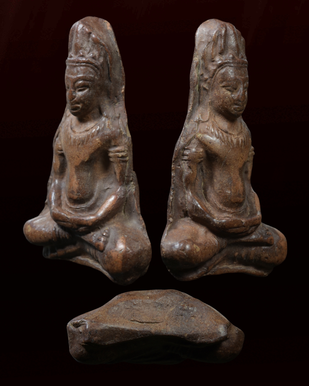 พระนั่งเทริดขนนก เนื้อดินเผา