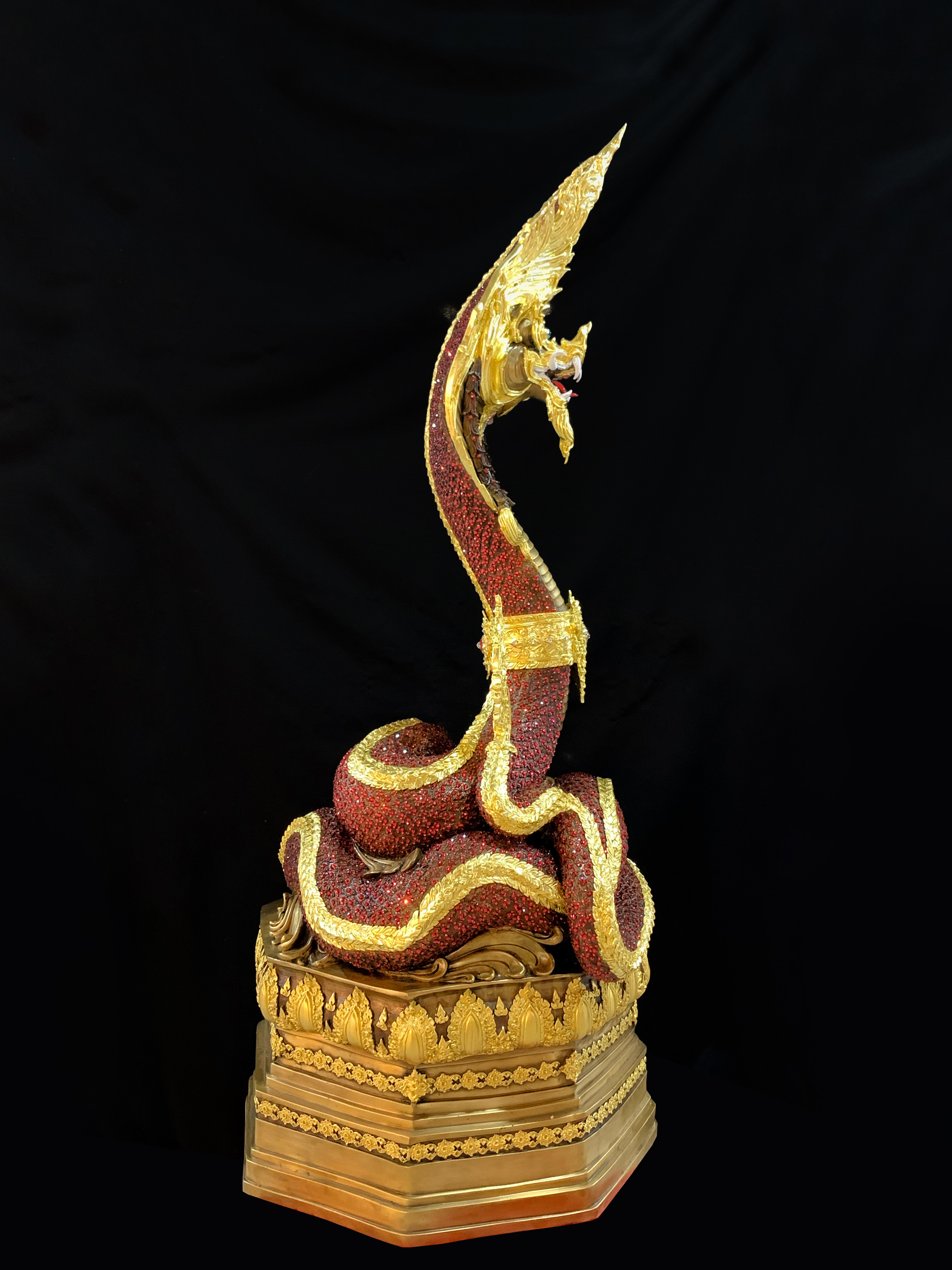 พญานาค สูง 159 cm.