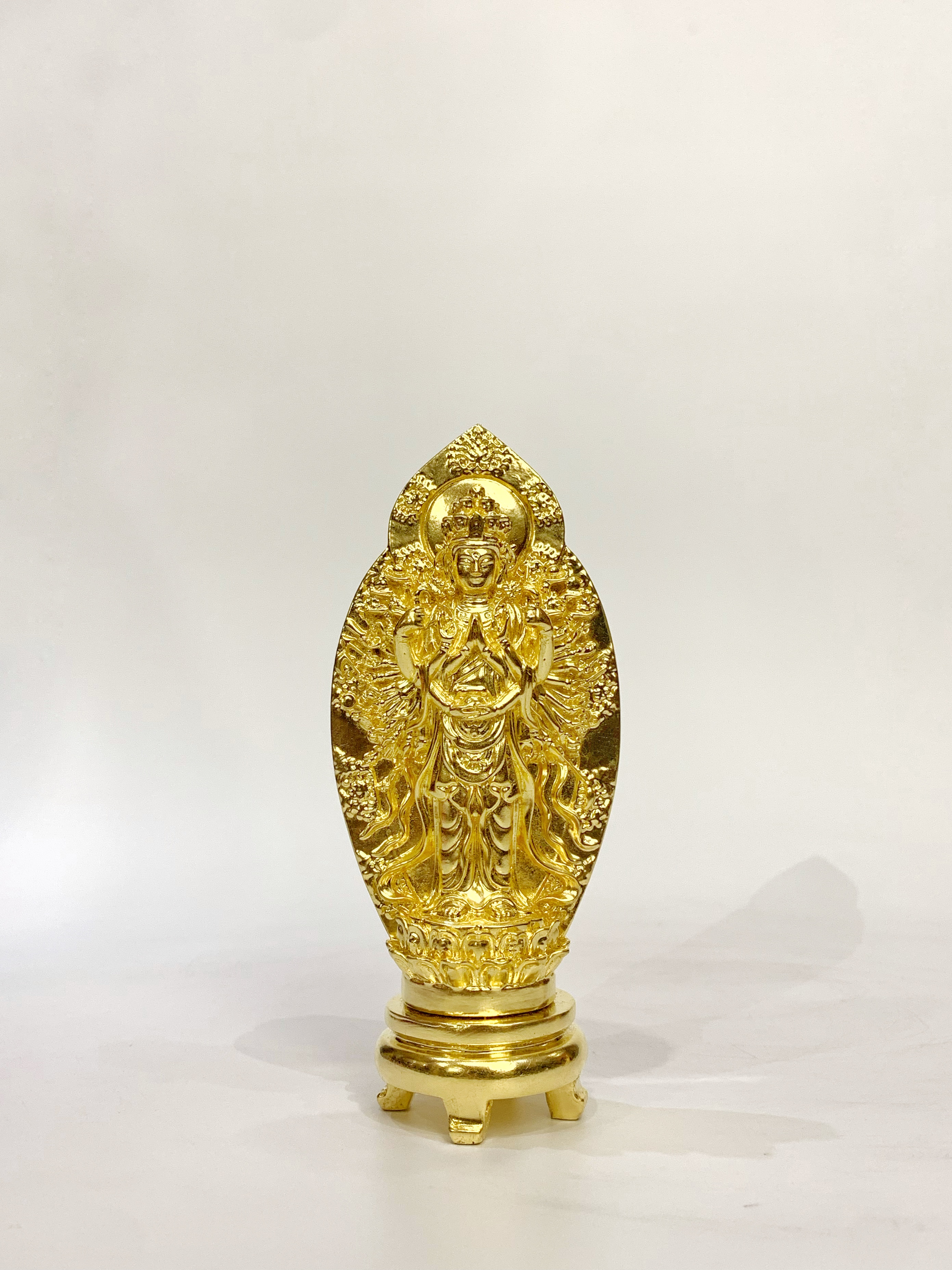 พระโพธิสัตว์กวนอิม เจ้าแม่กวนอิม ปางพันมือ (ยืน)