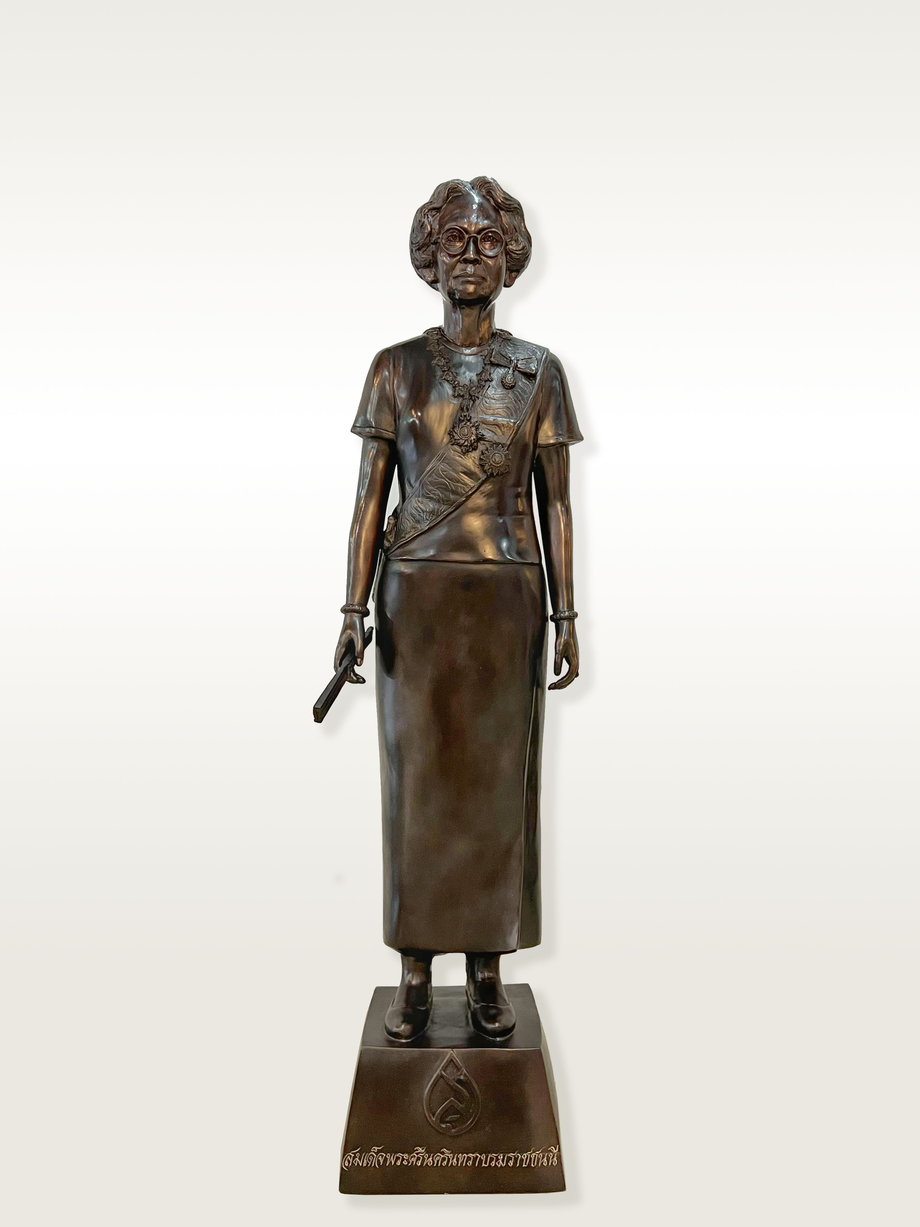 สมเด็จพระศรีนครินทราบรมราชชนนี (สมเด็จย่า) สูง 135 cm