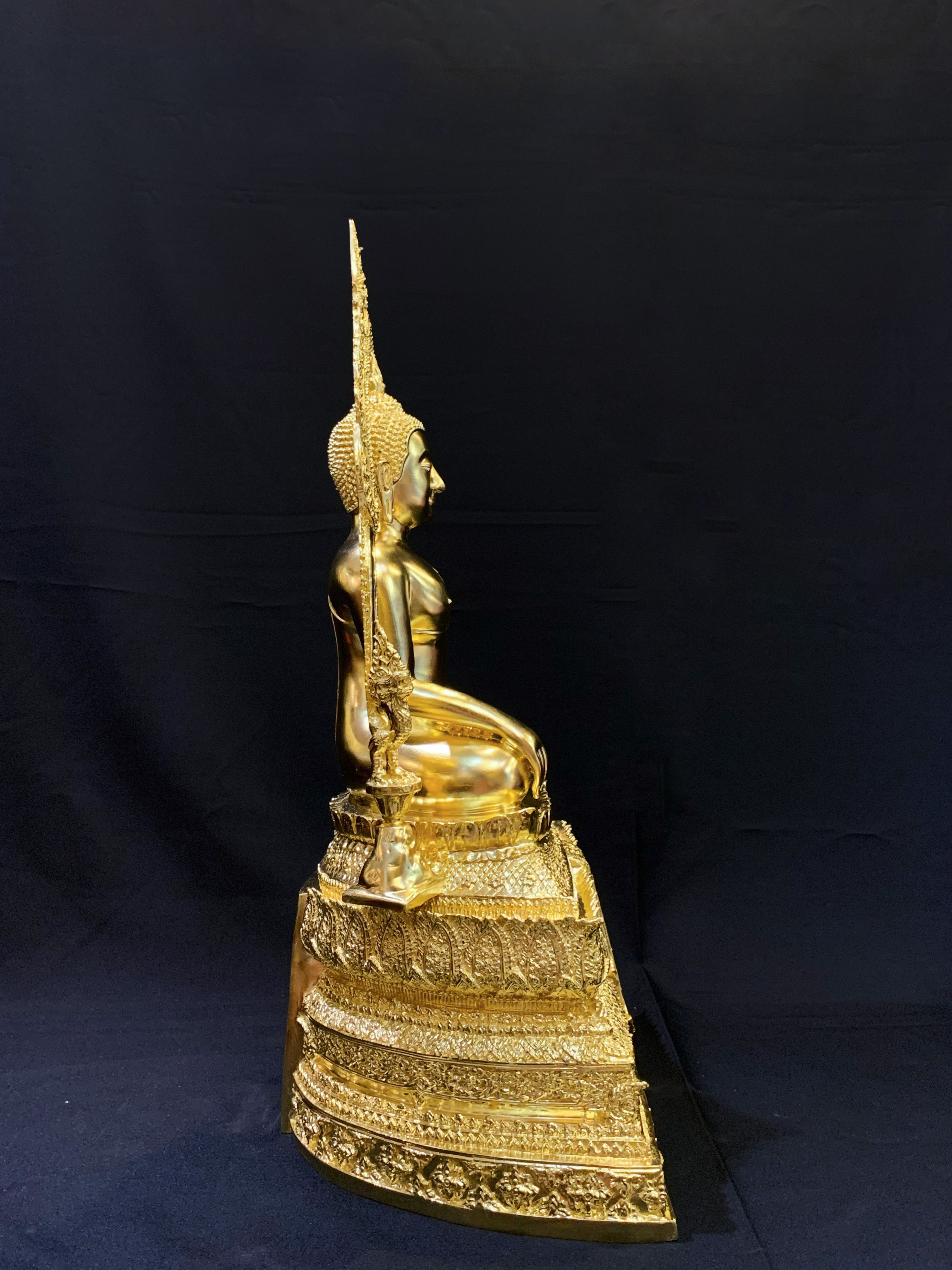 หลวงพ่อเพชร หน้าตัก 9 นิ้ว