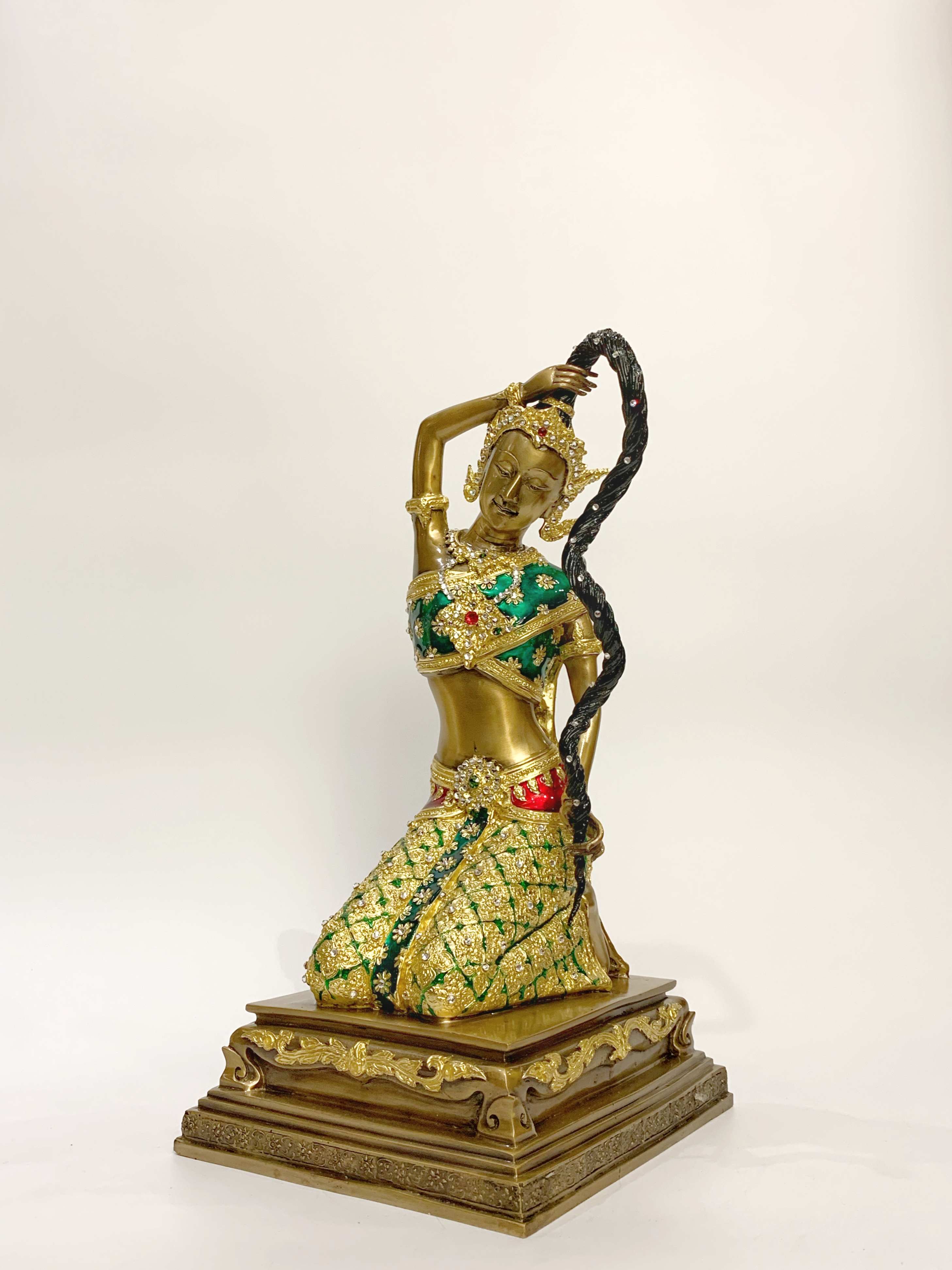 พระแม่ธรณีบีบมวยผม หน้าตัก 9 นิ้ว