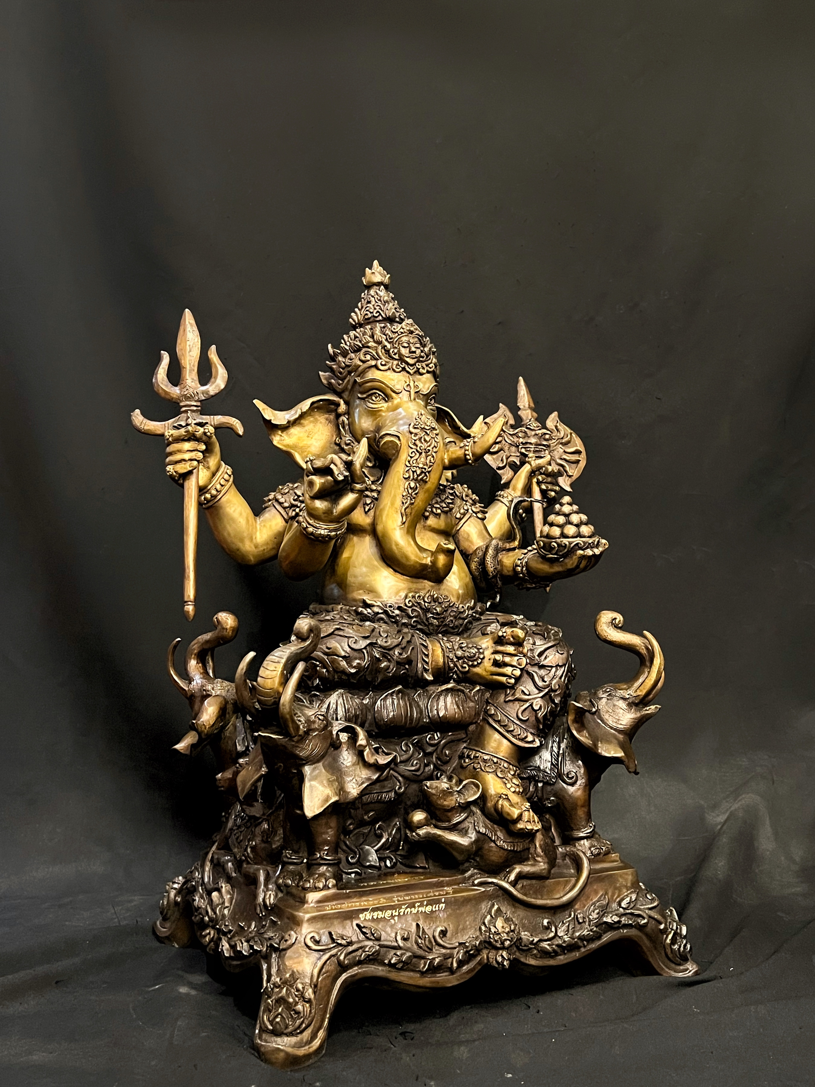 พระพิฆเนศวร ปางมหาจักรพรรดิ์ รุ่นมหาเศรษฐี