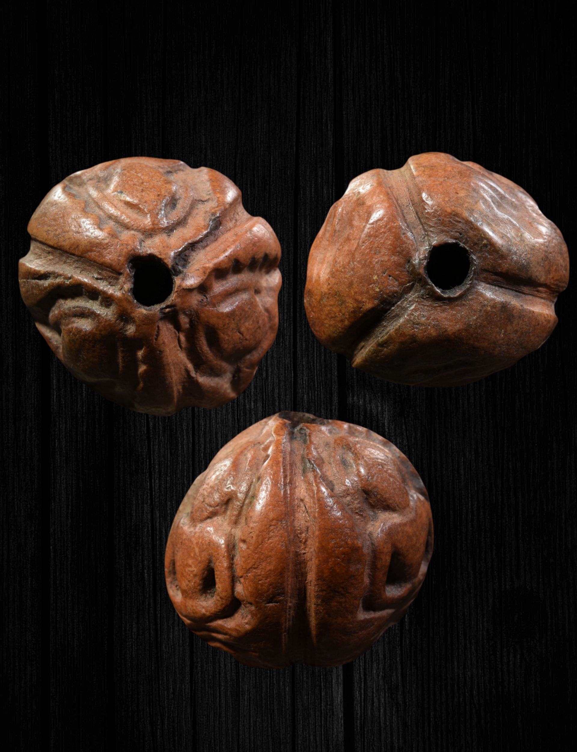 พระซุ้มกอสามด้าน เนื้อดิน