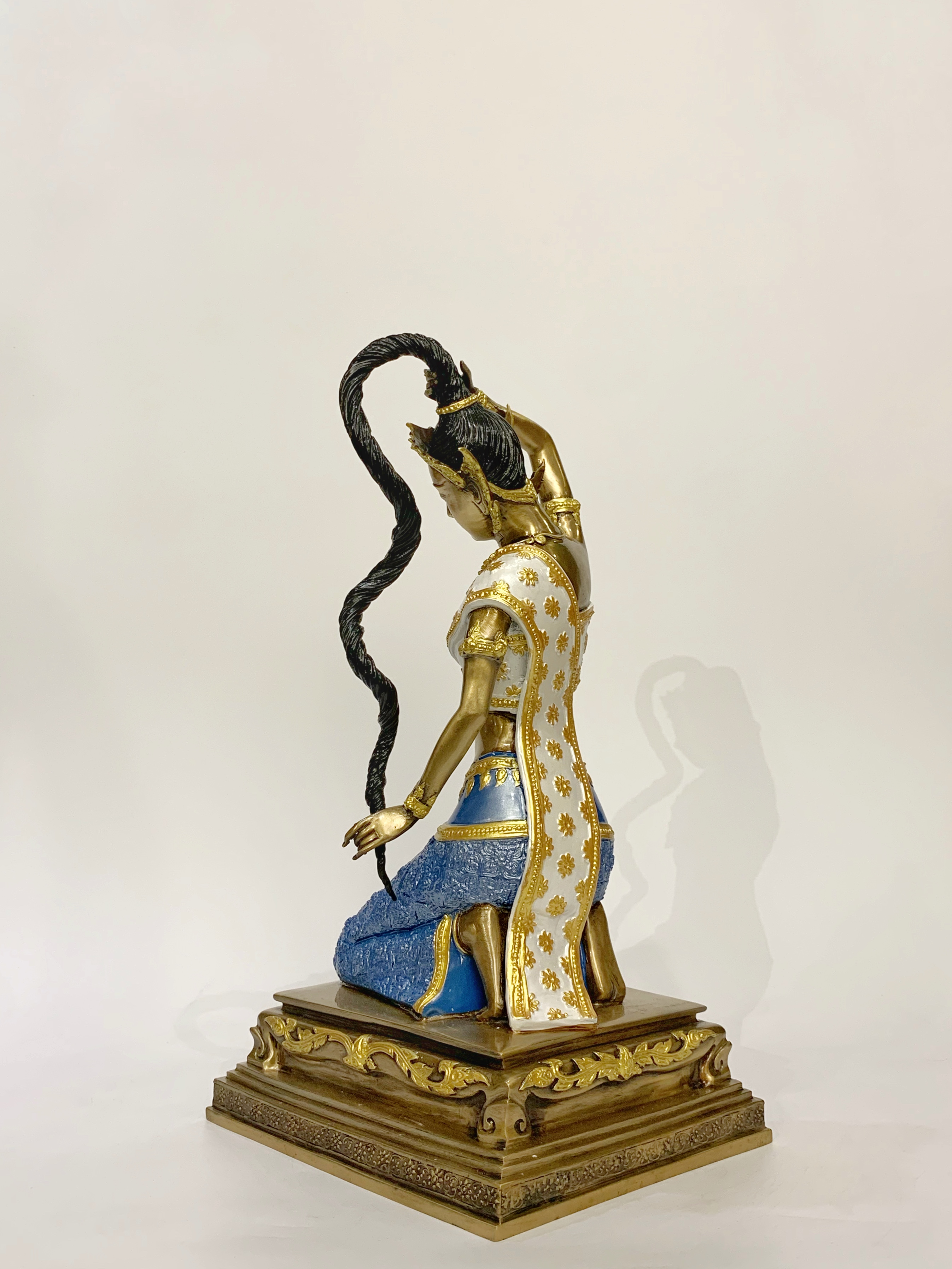 พระแม่ธรณีบีบมวยผม หน้าตัก 9 นิ้ว