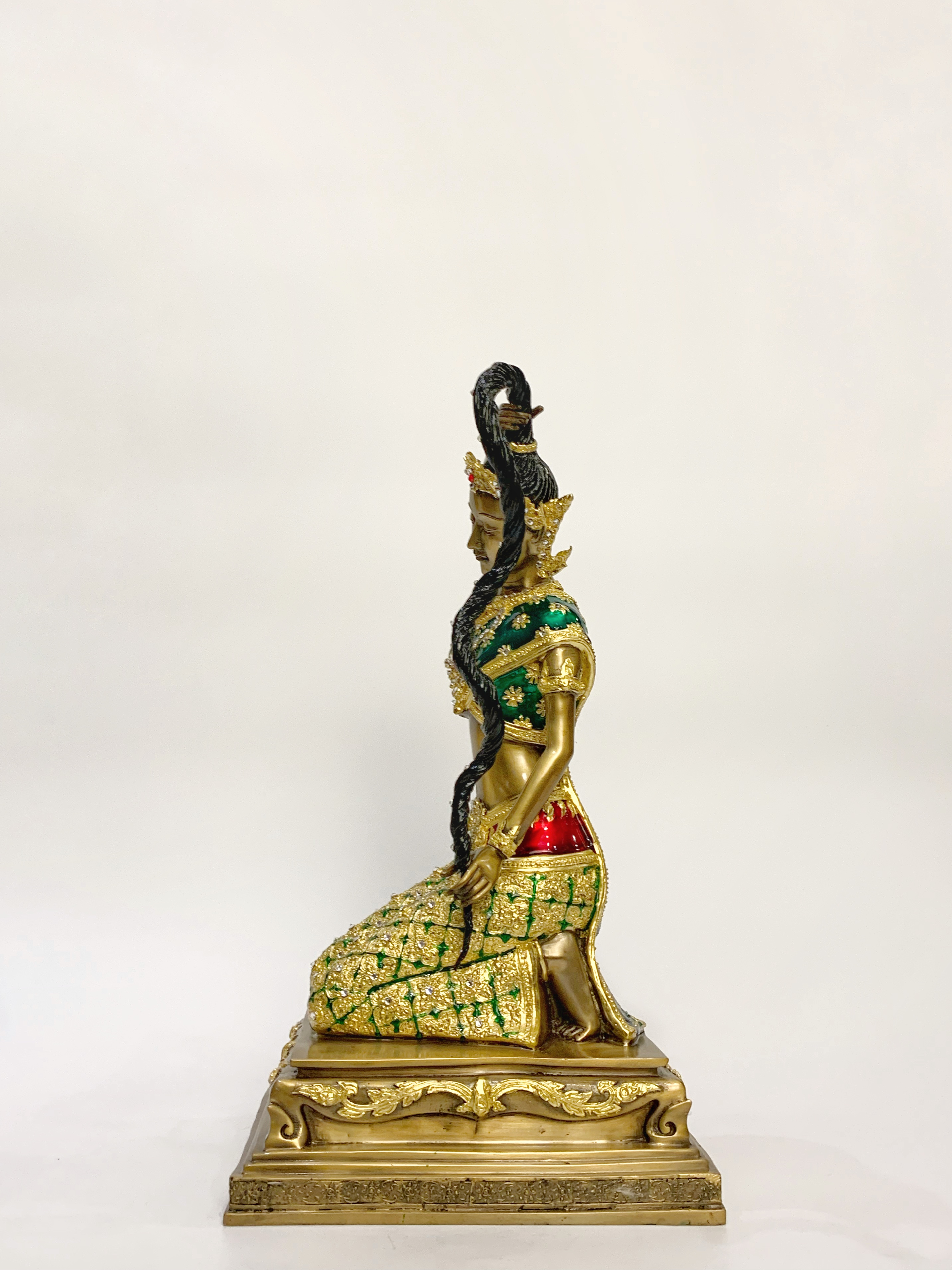 พระแม่ธรณีบีบมวยผม หน้าตัก 9 นิ้ว