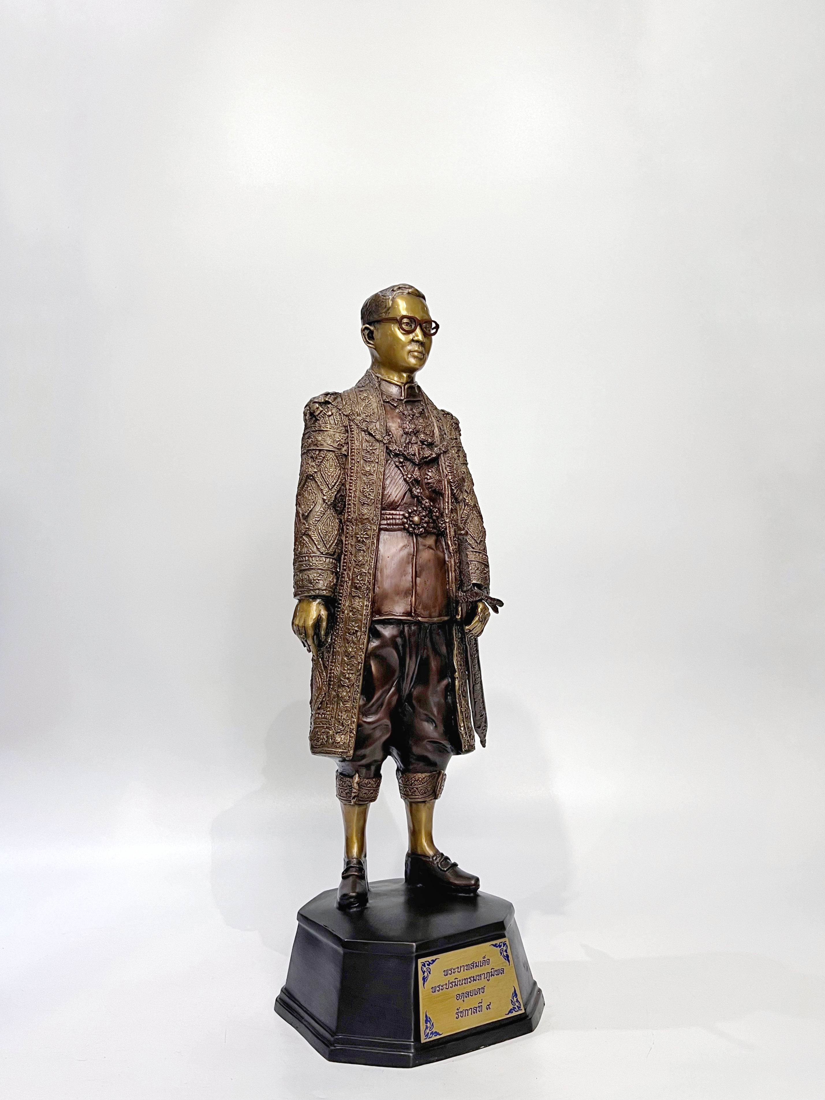 ประติมากรรมชุด 9 รัชกาล หน้าตัก 9 นิ้ว