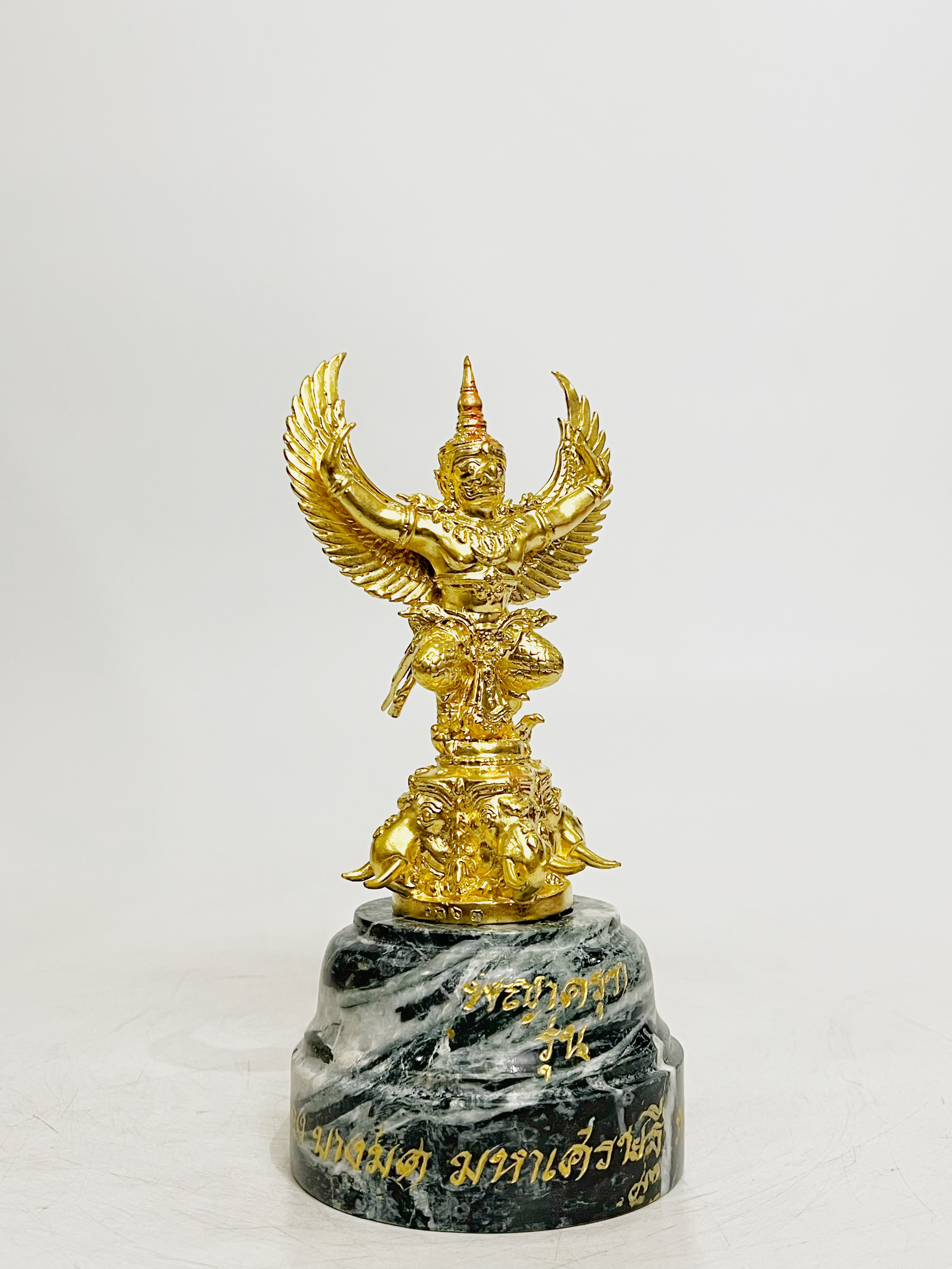 พญาครุฑ องค์บูชา รุ่น มหาเศรษฐี สูง 8 นิ้ว (ขนาดกลาง)