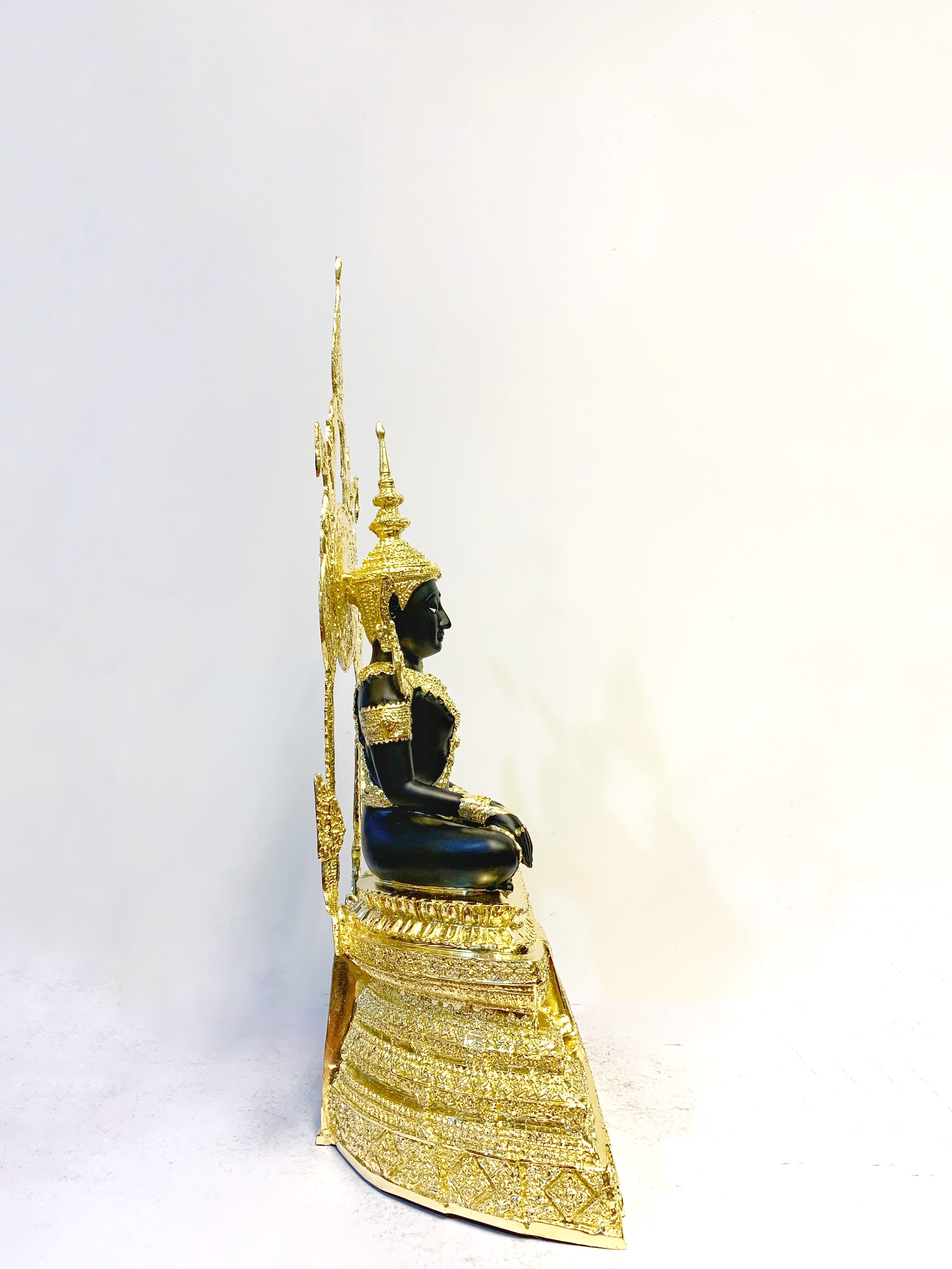 สมเด็จองค์ปฐม หน้าตัก 9 นิ้ว