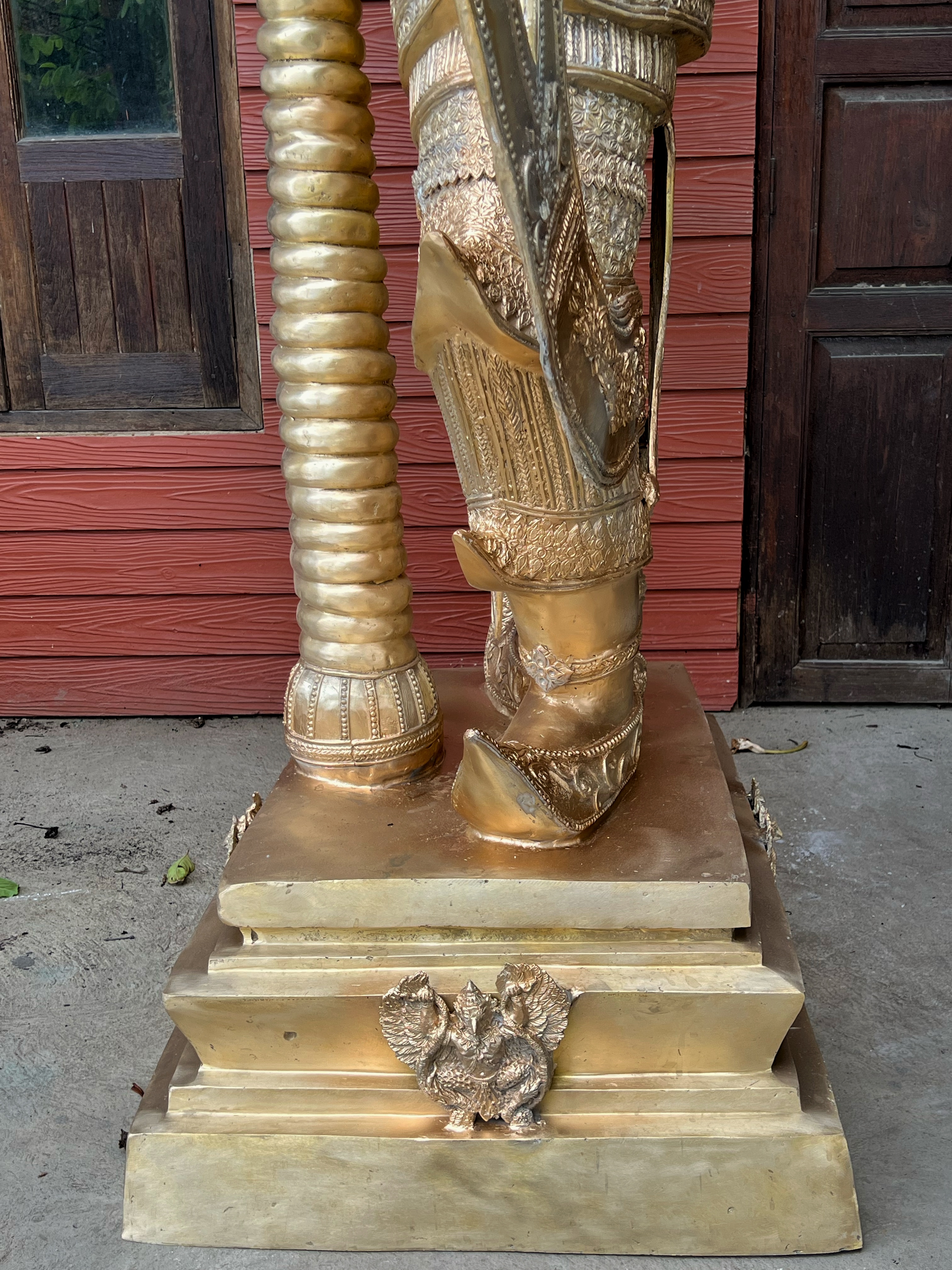 ท้าวเวสสุวรรณ ขนาดสูง 2.35 เมตร