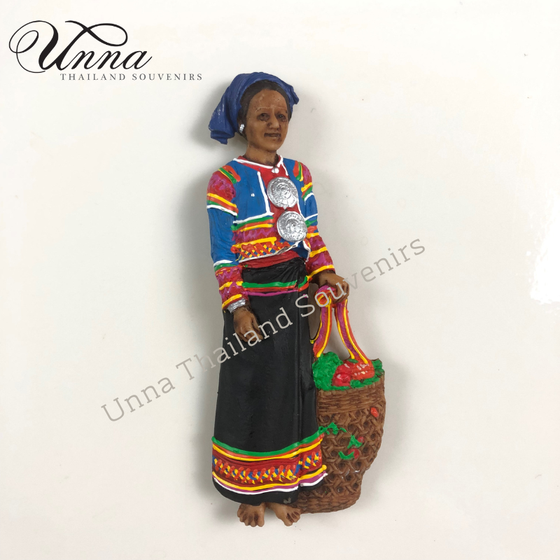 แม่เหล็กติดตู้เย็น งานเพ้นท์มือ รูปชาวเขา ชนเผ่าลาหู่ หญิง Thai handmade souvenir fridge magnet hilltribe women lifestyle