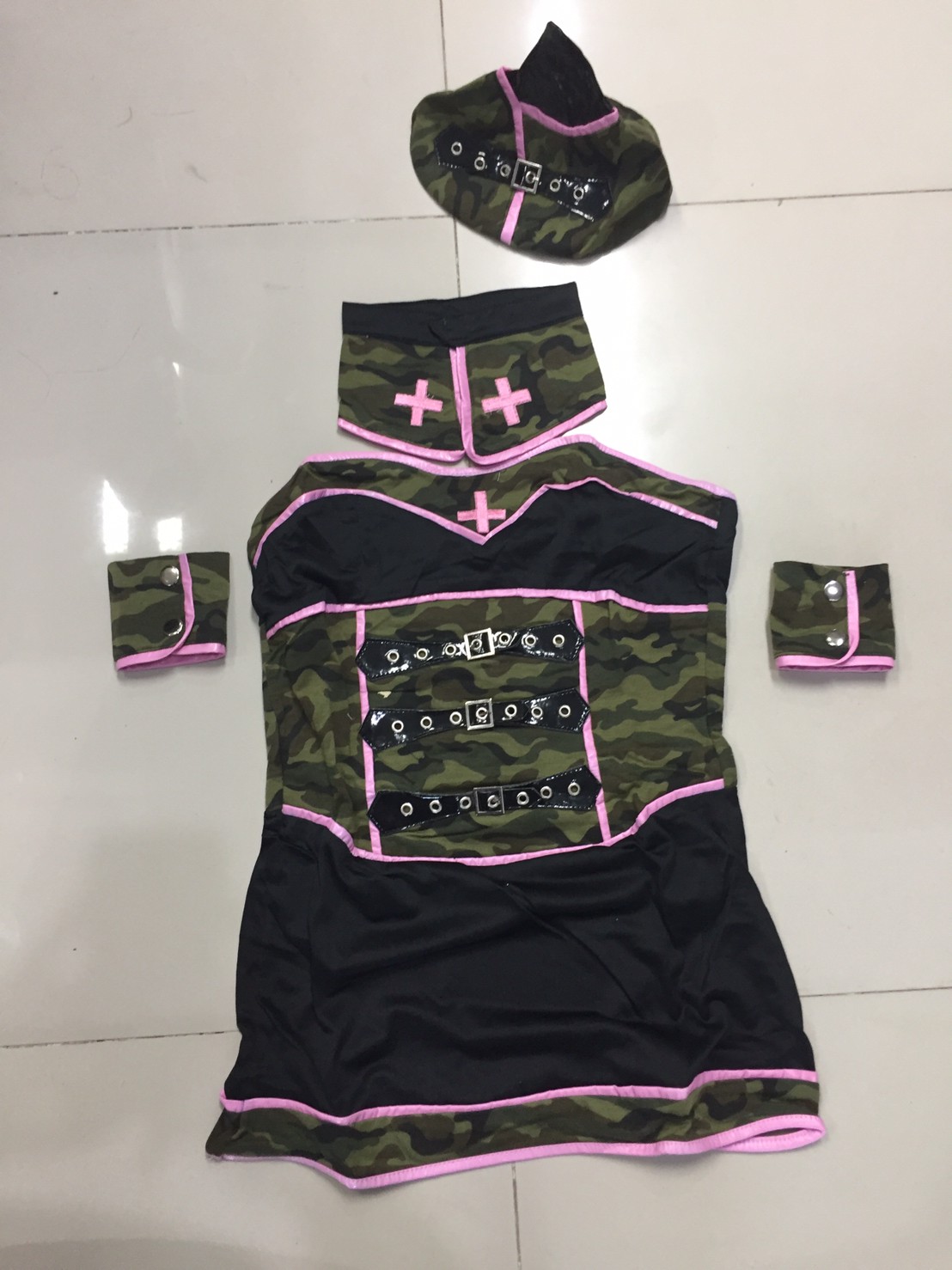 ชุดทหาร ชุดทหารเซ็กซี่ ชุดทหารเกาะอกลายพราง แต่งเข็มขัดหนัง กุ๊นชมพู+หมวก