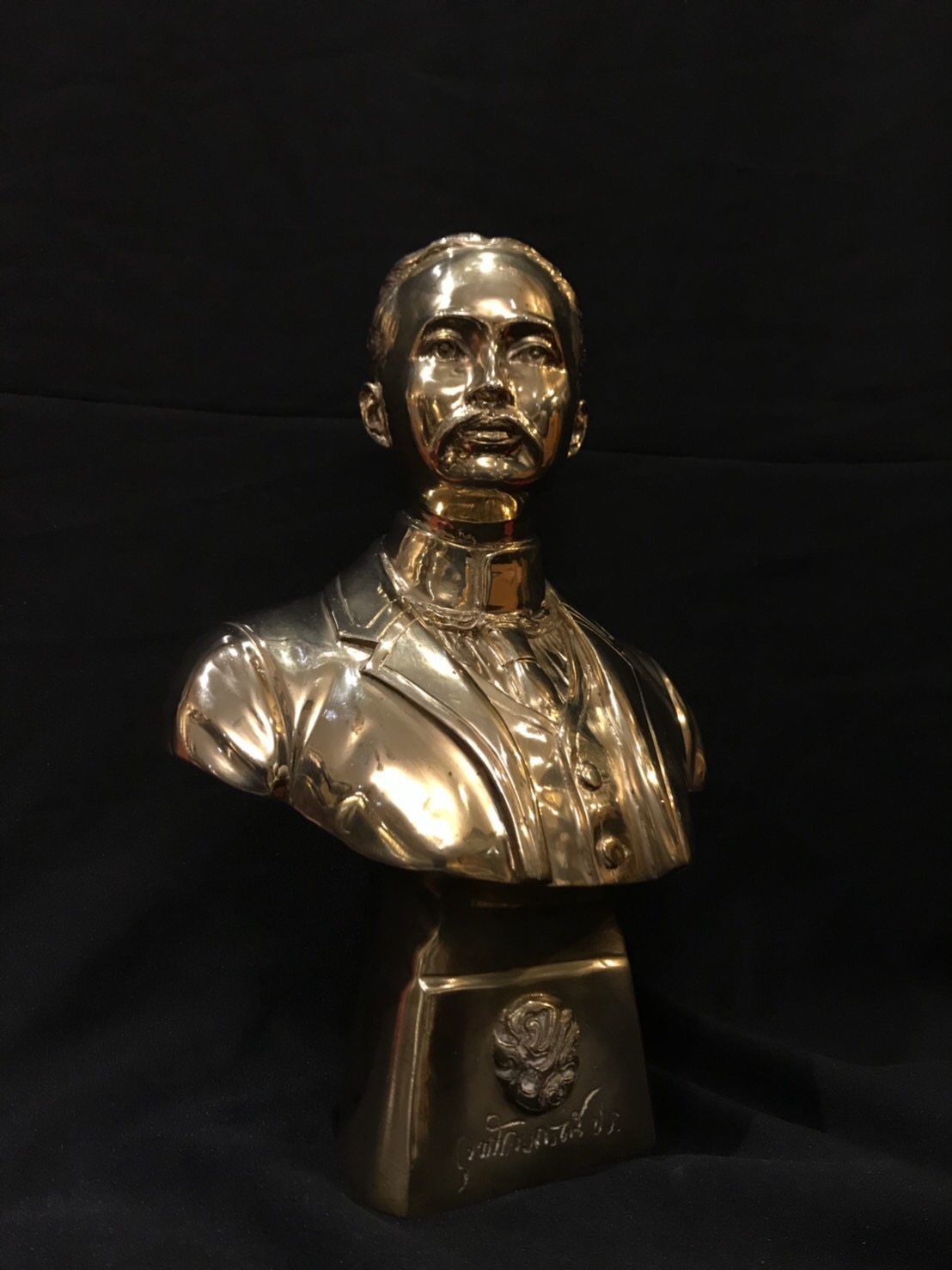 รัชกาลที่ 5 ครึ่งพระองค์ ทรงชุดสากล