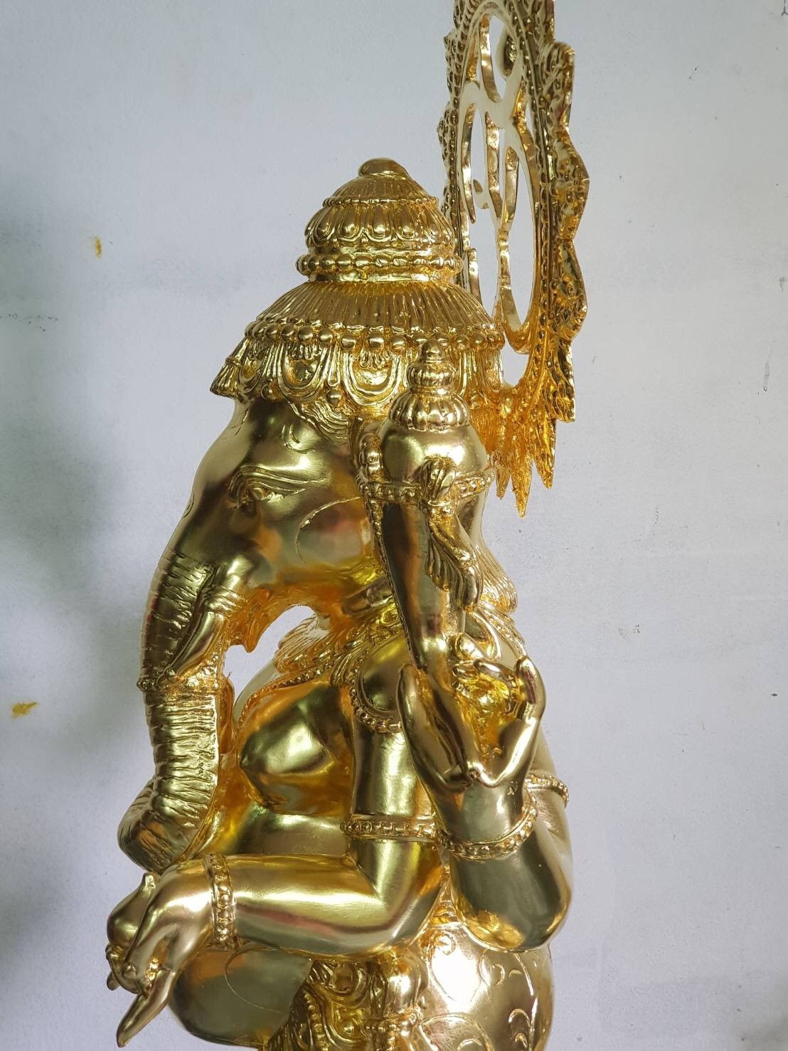 ตัวอย่างงานลงรักปิดทองคำเปลวเต็มองค์