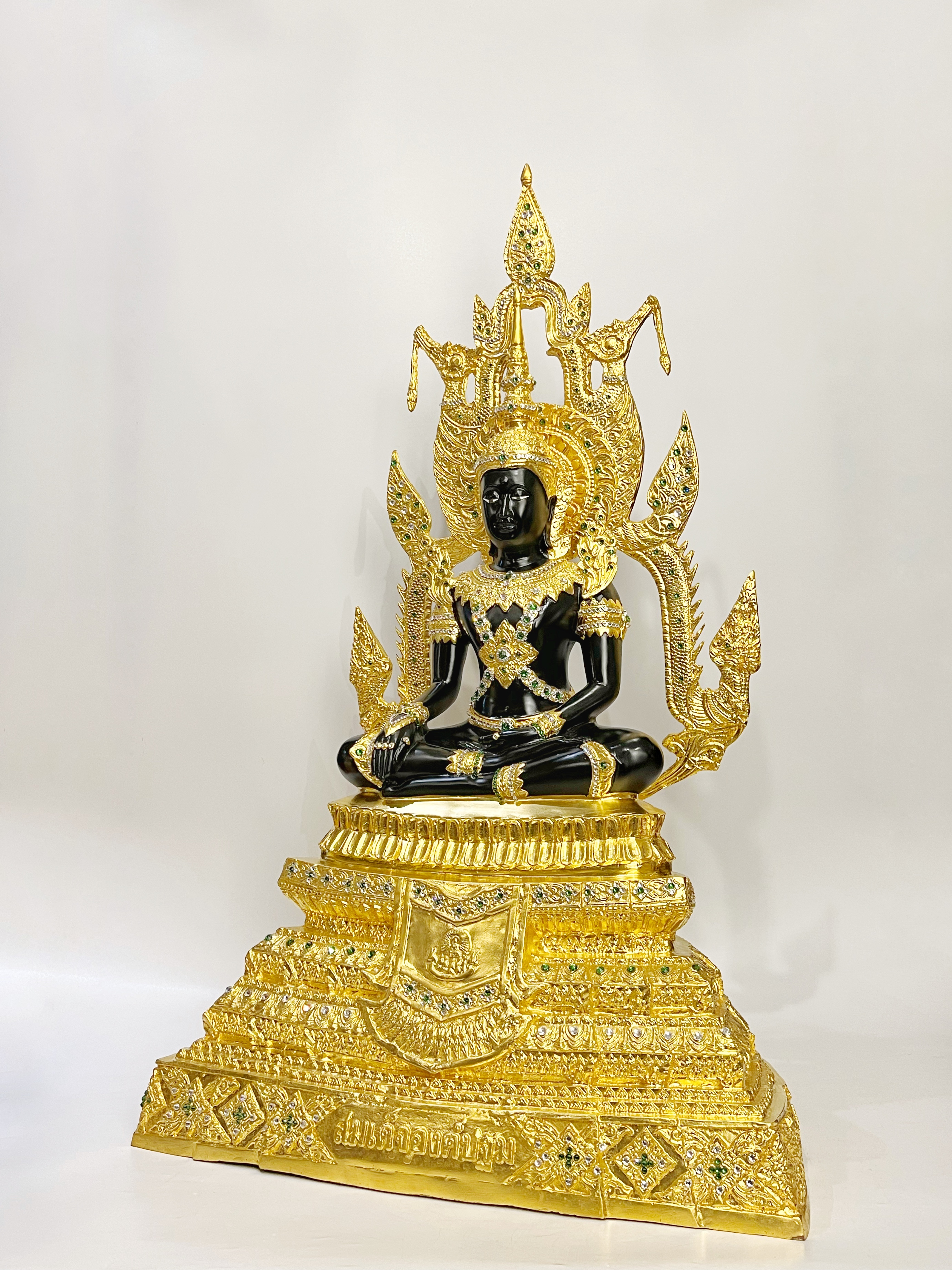 สมเด็จองค์ปฐม หน้าตัก 12 นิ้ว