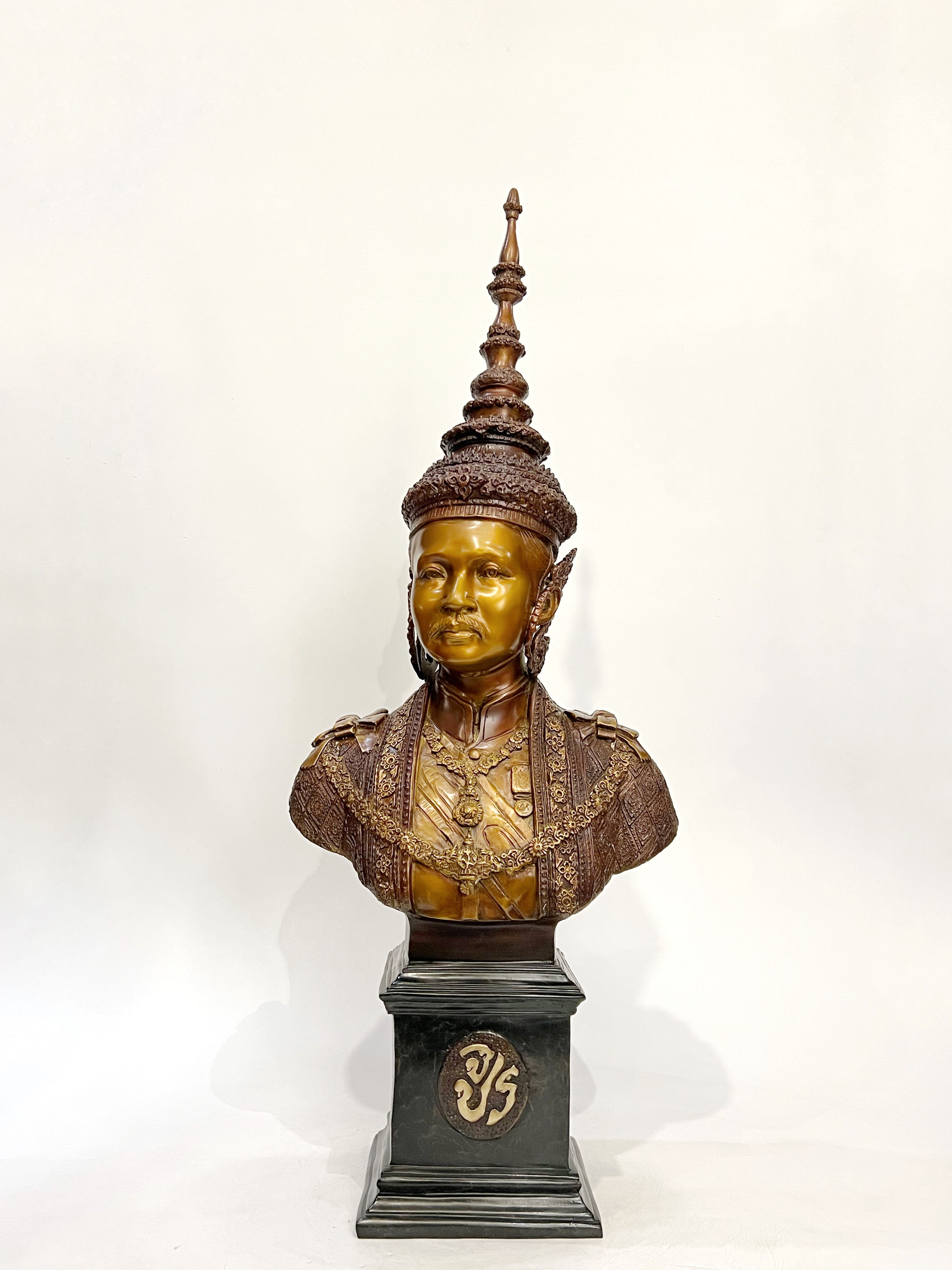 รัชกาลที่ 5 ครึ่งพระองค์ (ทรงพระมหาพิชัยมงกุฎ)