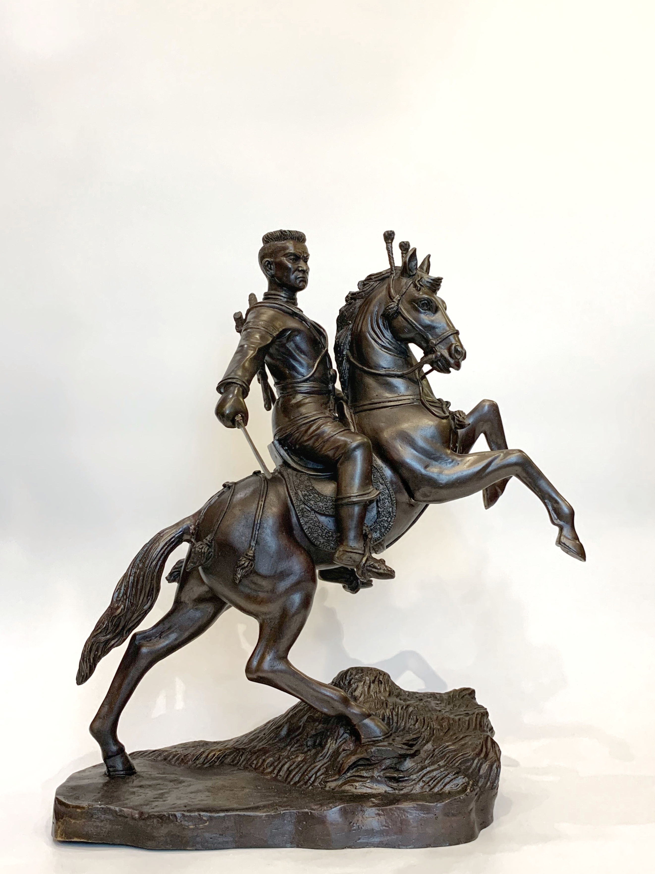 พระนเรศวรมหาราช ปราบไพรี หน้าตัก 9 นิ้ว (ทรงดาบ)