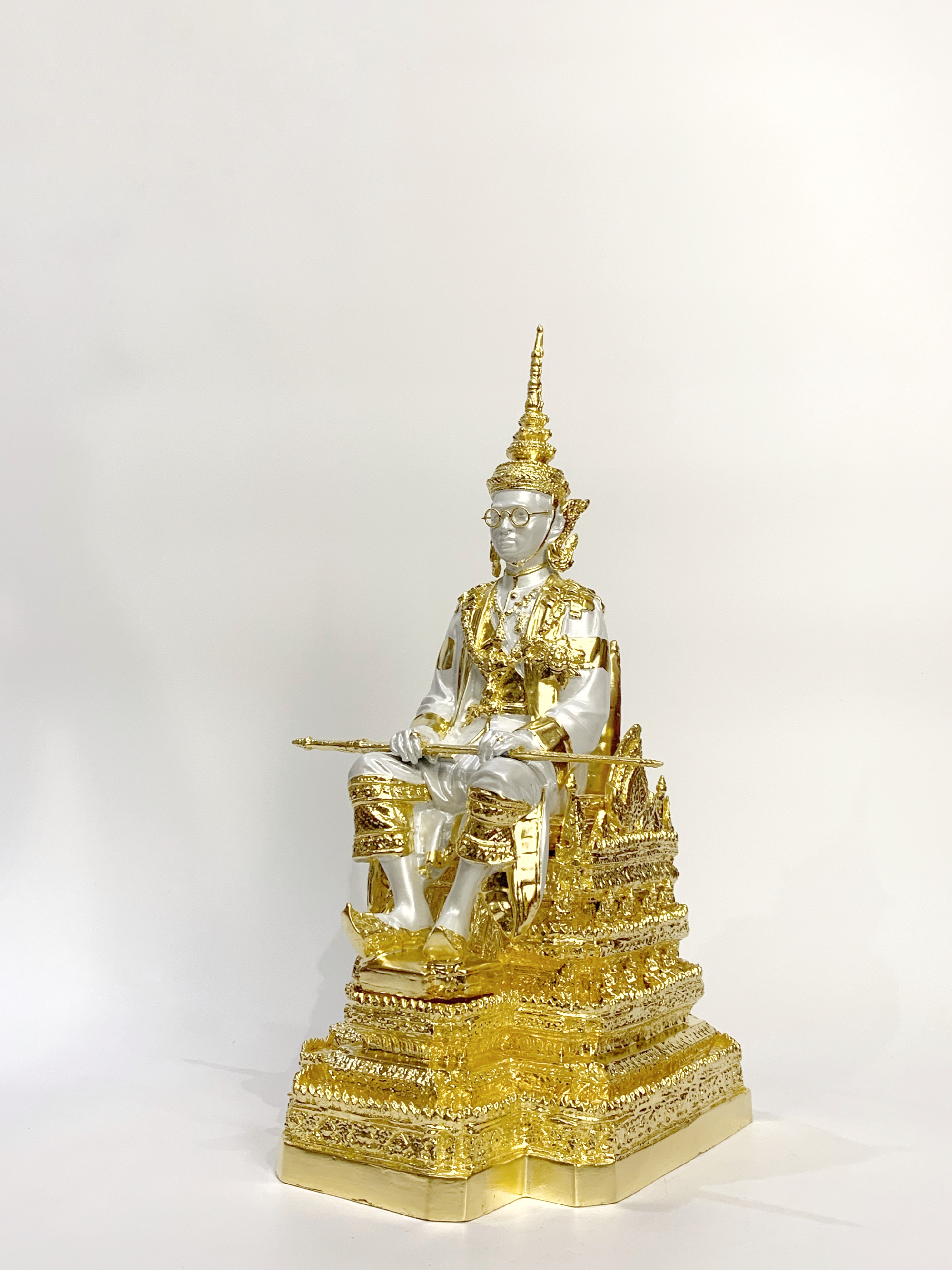 รัชกาลที่ 9 นั่งบัลลังก์ หน้าตัก 5 นิ้ว