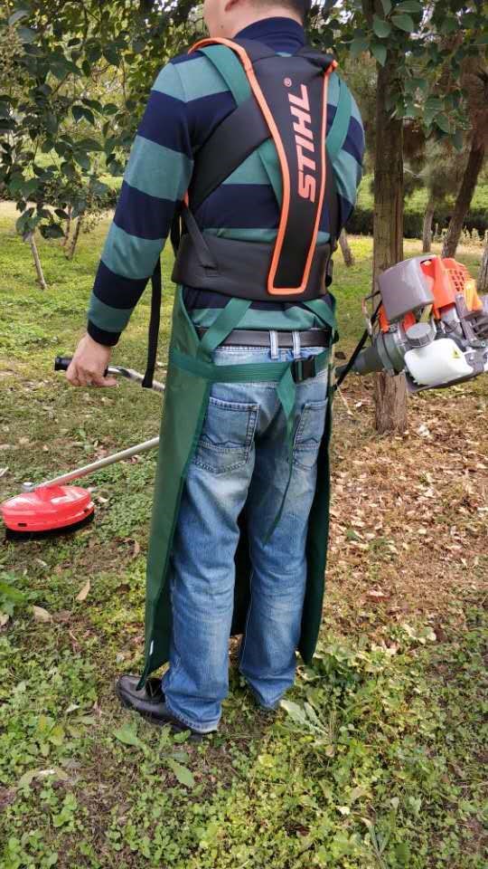 ผ้ากันเปื้อนใส่ตัดหญ้า เอี๊ยมกันเปื้อนสำหรับใส่ตัดหญ้า (สีเขียวเข้ม)