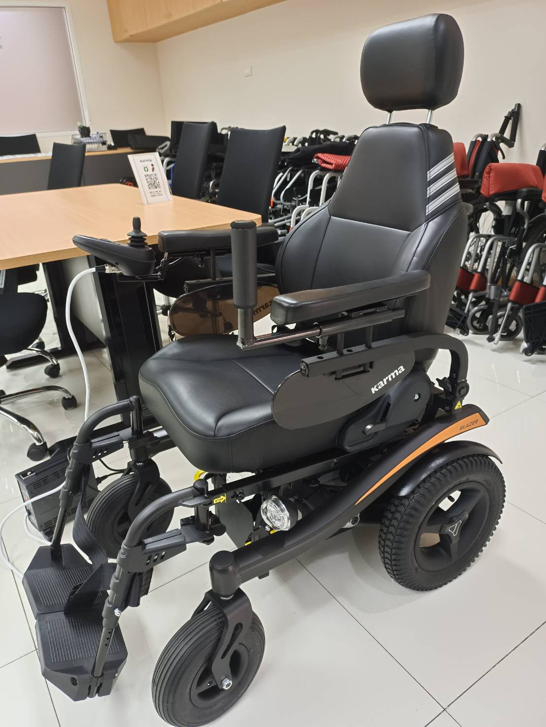 รถเข็นไฟฟ้าคาร์ม่า รุ่น Blazer Captain พนักพิงหลังปรับเอนได้ รับประกันศูนย์ 5 ปี (รุ่นยอดนิยม)