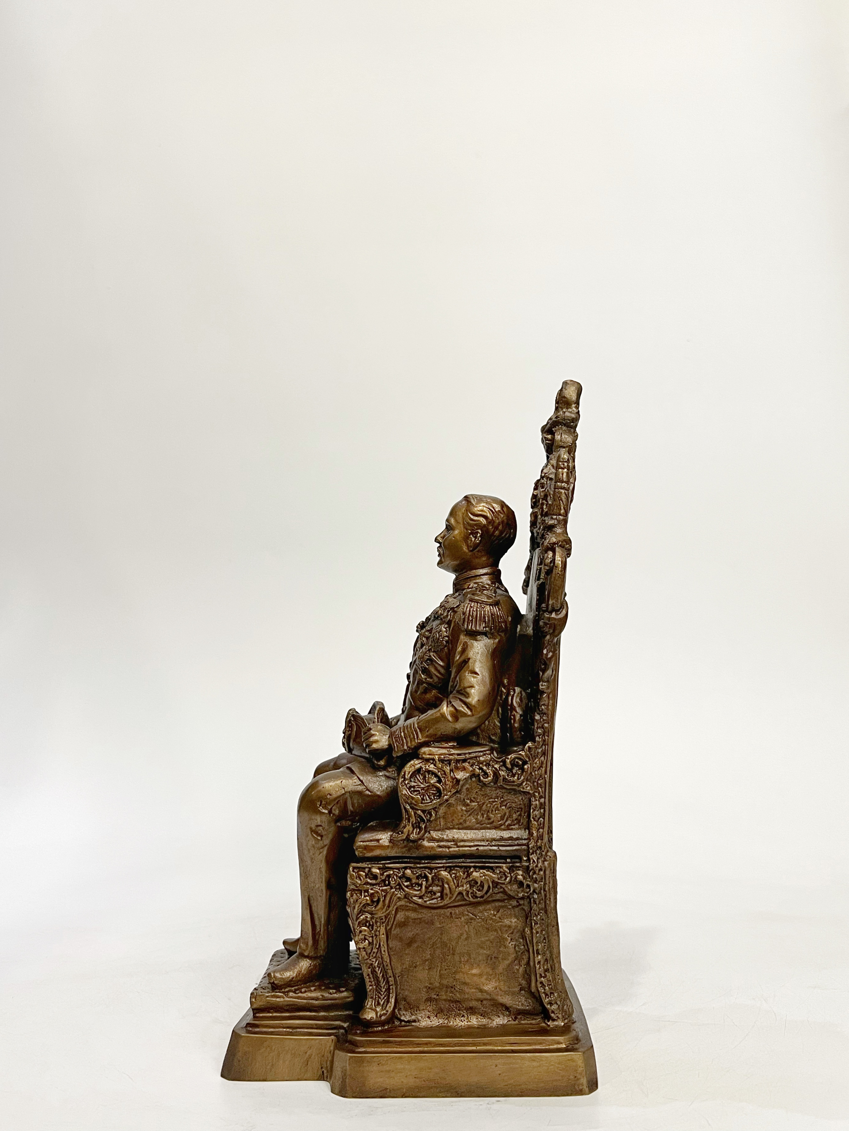 รัชกาลที่ 5 นั่งบัลลังก์ หน้าตัก 5 นิ้ว