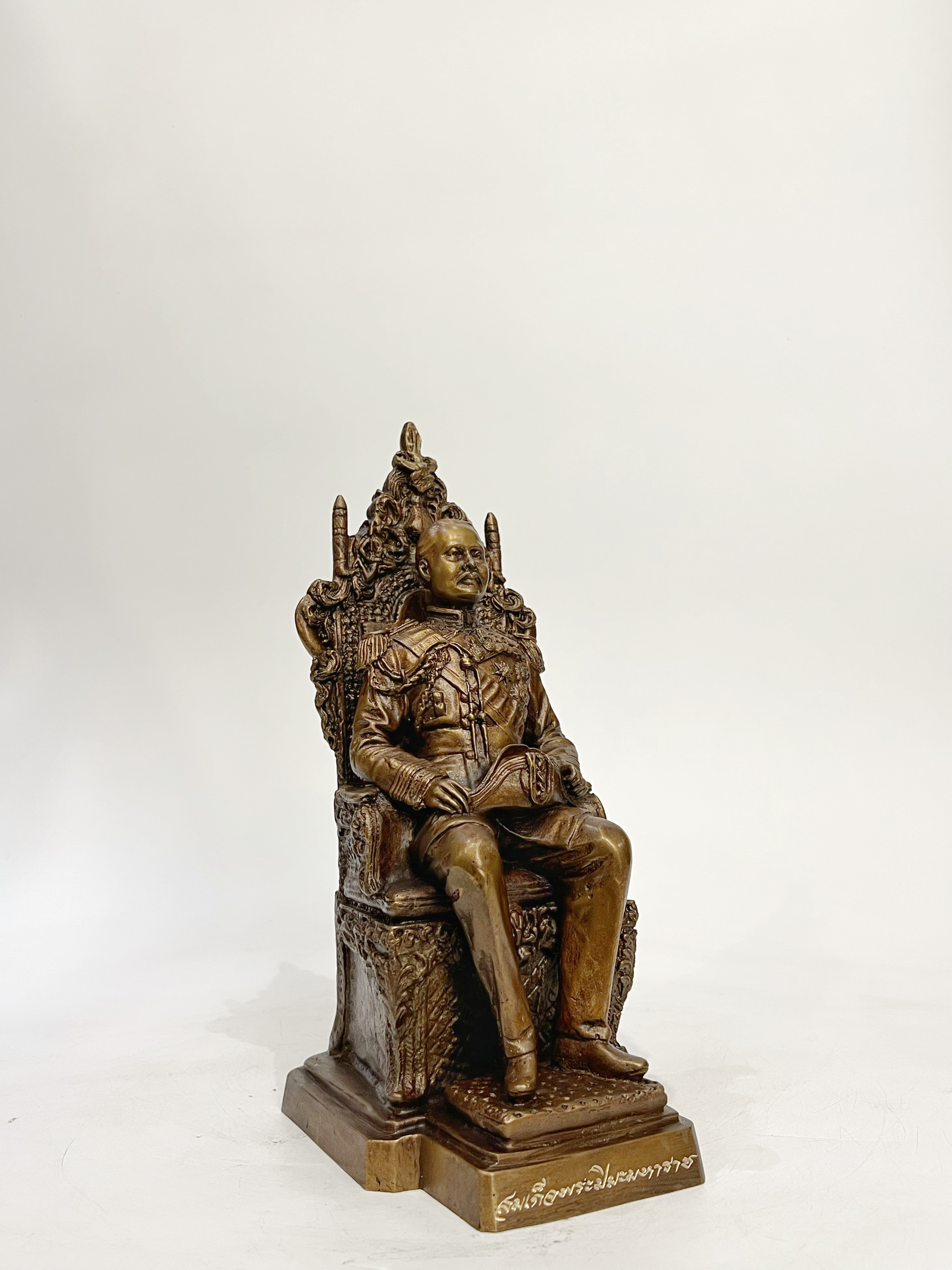 รัชกาลที่ 5 นั่งบัลลังก์ หน้าตัก 5 นิ้ว