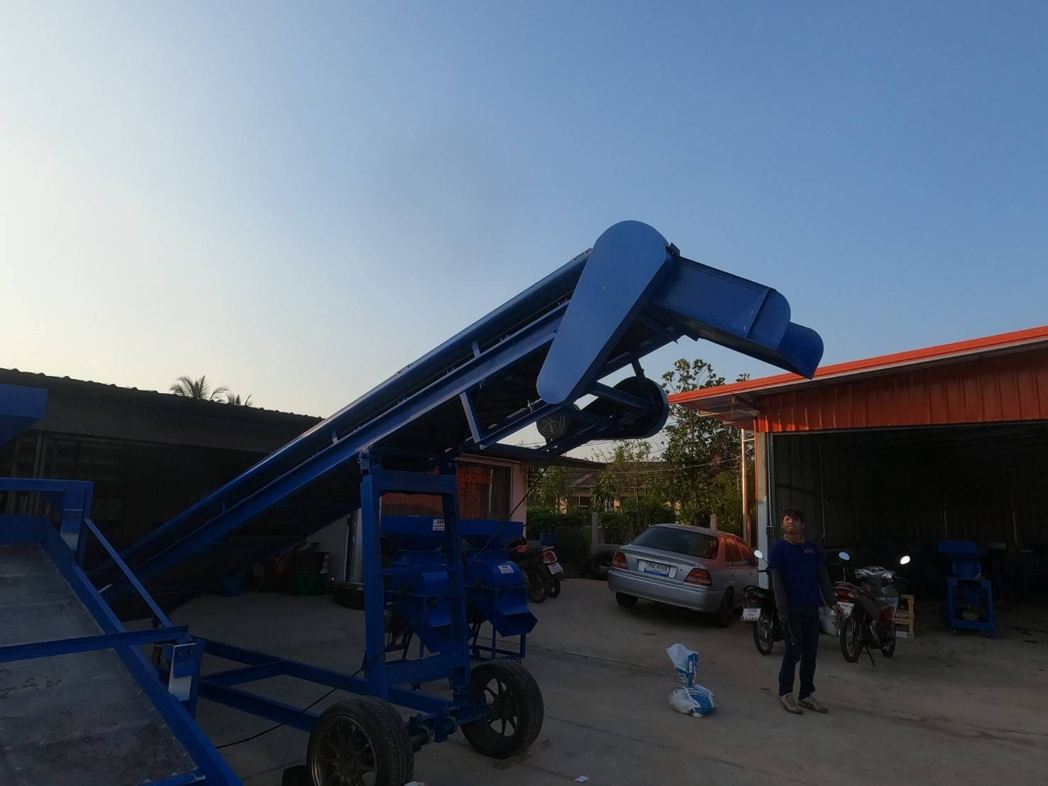 รับผลิตสานพานลำเลียง ทุกขนาด ราคา ตามตกลง เริ่มต้น 85000 บาท ถึง 1ล้านบาท