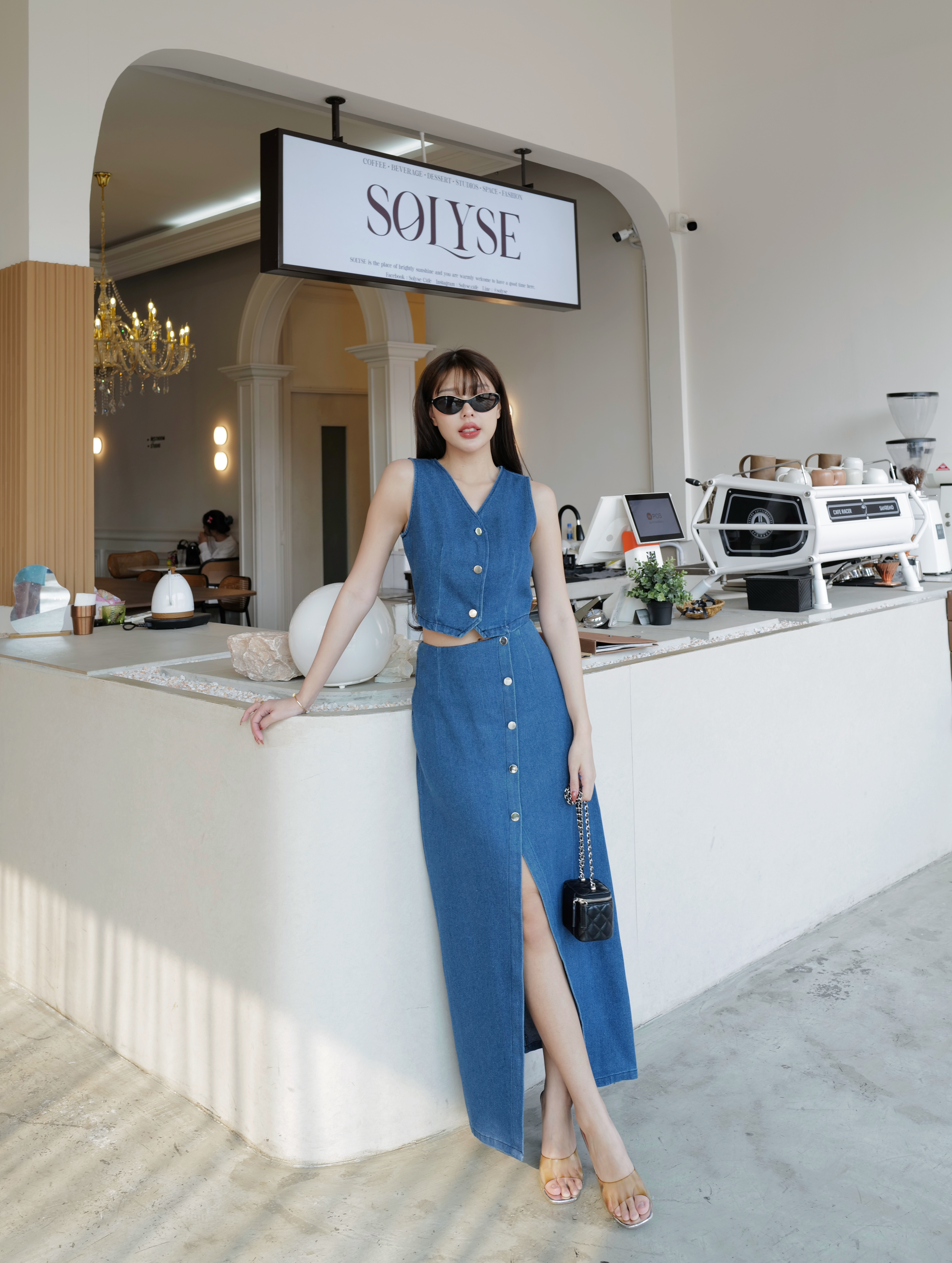 #4718#Eve งานเซ็ตยีนส์ +กระโปรง ตัวเสื้อเป็นทรงกล้ามครอปคอวี กระดุมหน้าใช้งานได้จริง